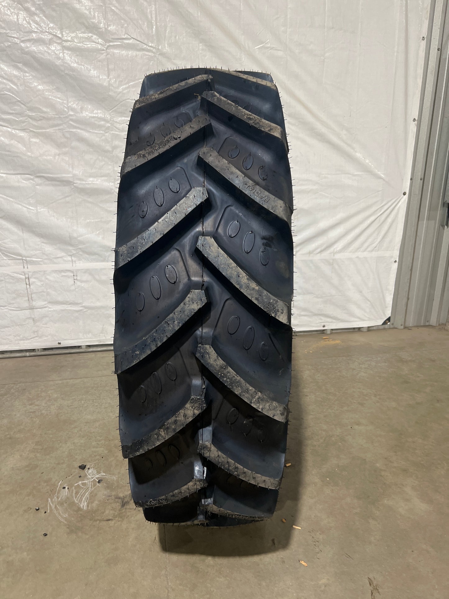 16.9R38 (420/85R38) BKT AGRIMAX RT855 #5290