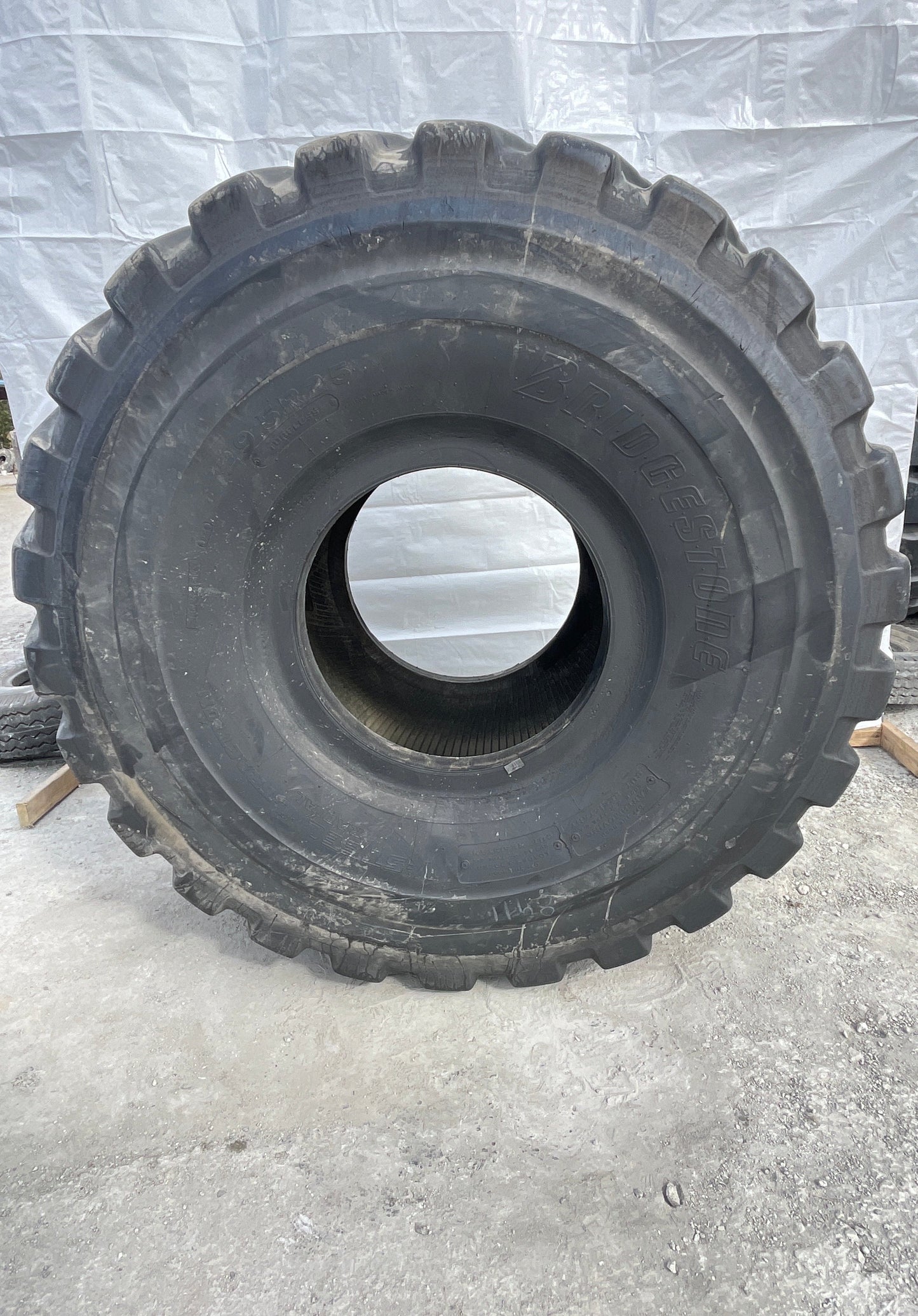 29.5R25 BRIDGESTONE V-STEEL L-TRACTION