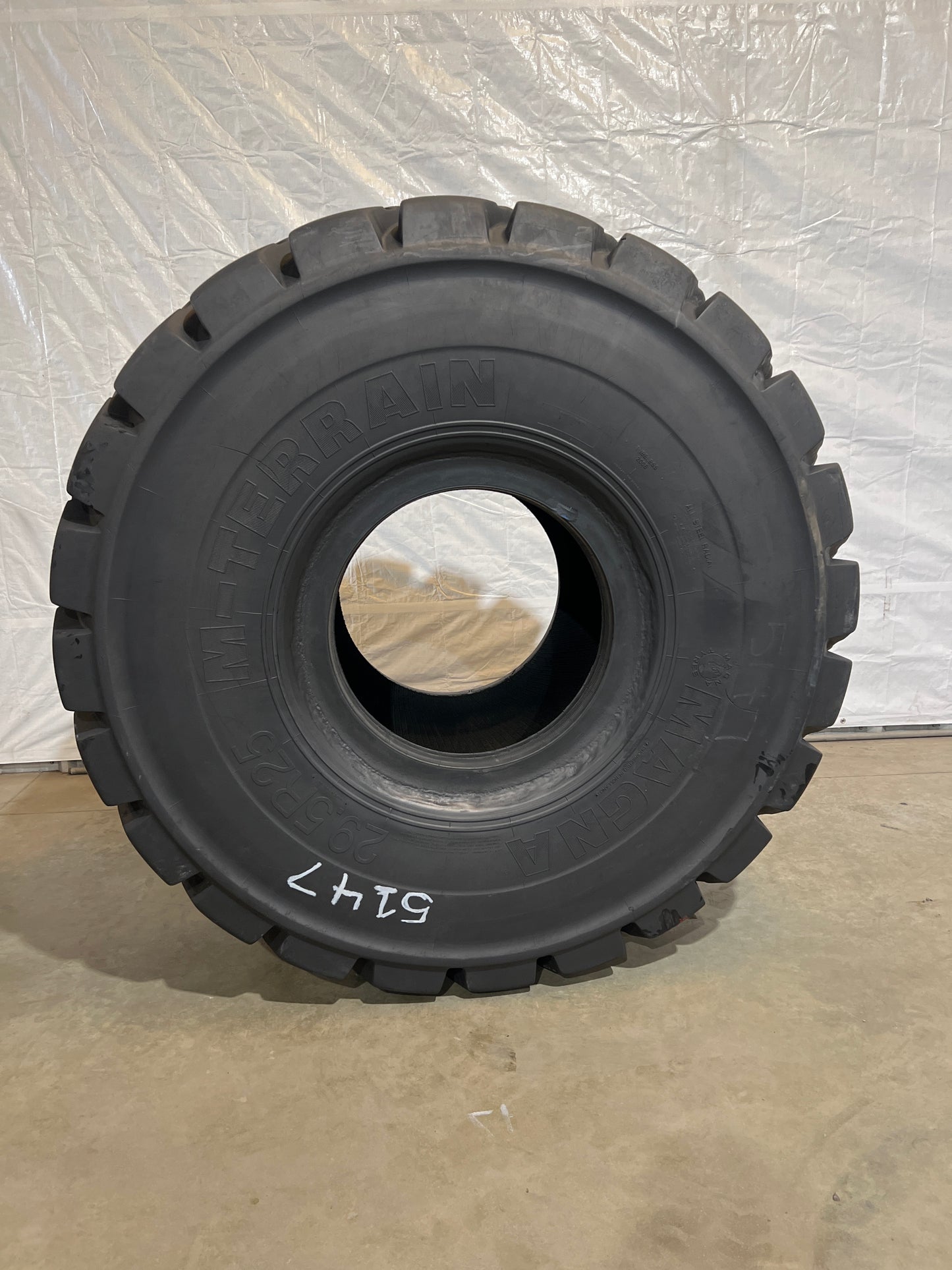 29.5R25 MAGNA M-TERRAIN