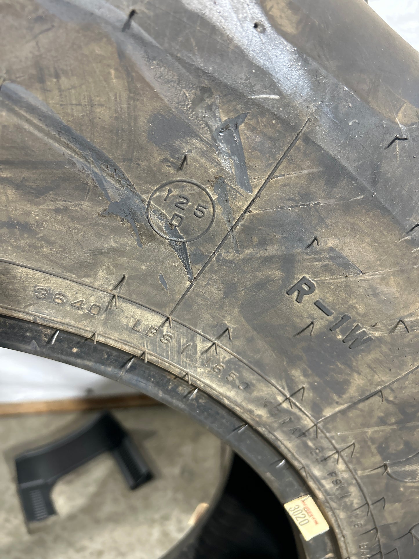 340/85R24 (13.6R24) FIRESTONE PERFORMER 85 #3020