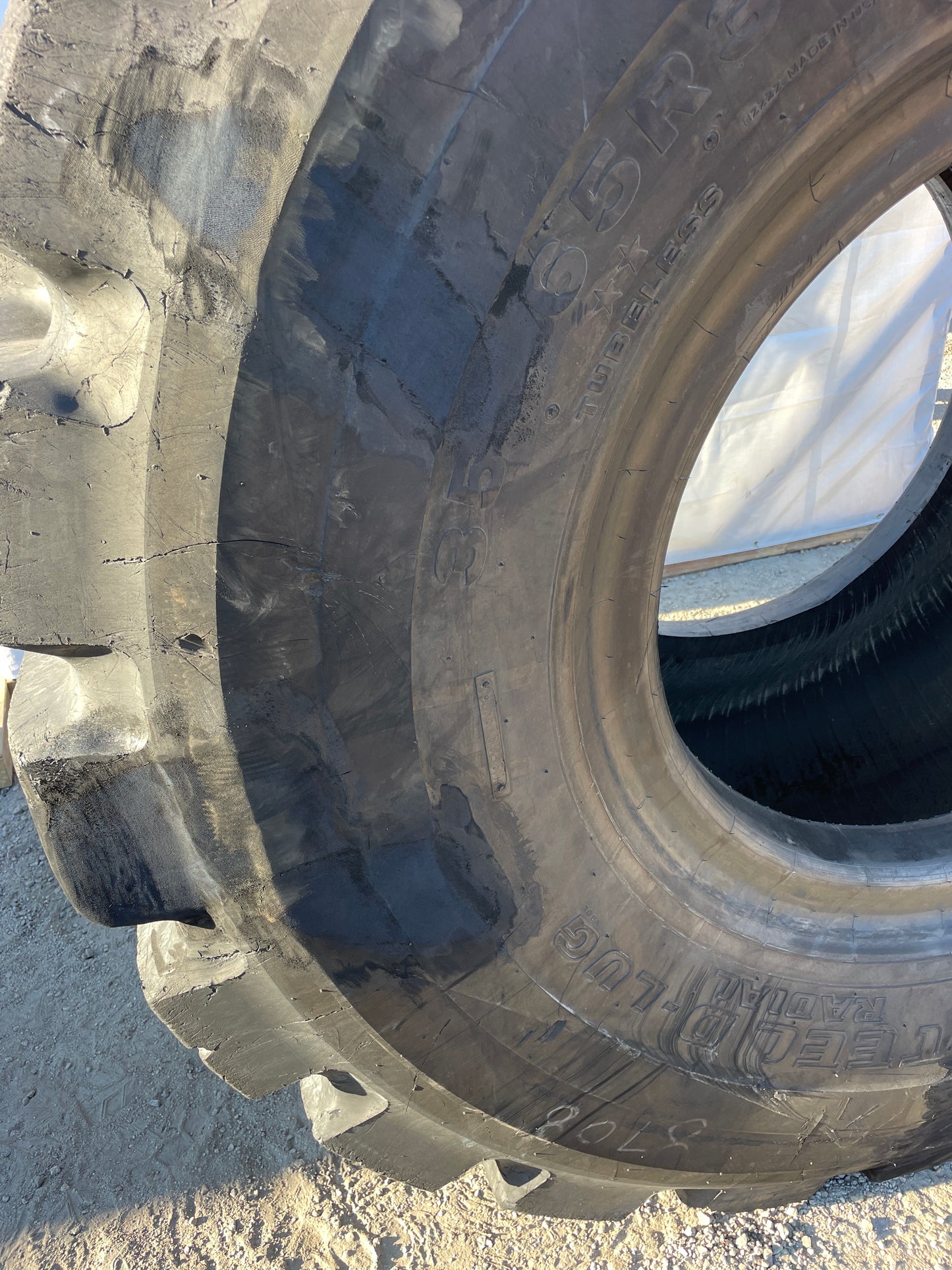 35/65R33 BRIDGESTONE V-STEEL D-LUG (VSDL) #8708