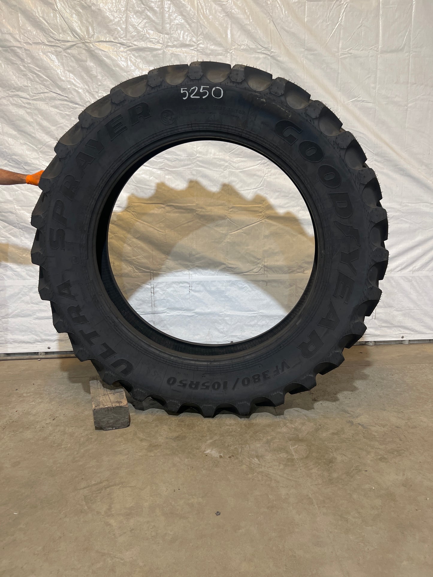 VF380/105R50 GOODYEAR ULTRA SPRAYER