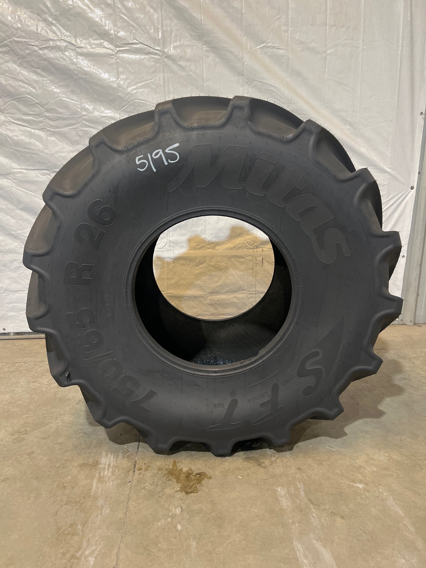 750/65R26 MITAS SFT