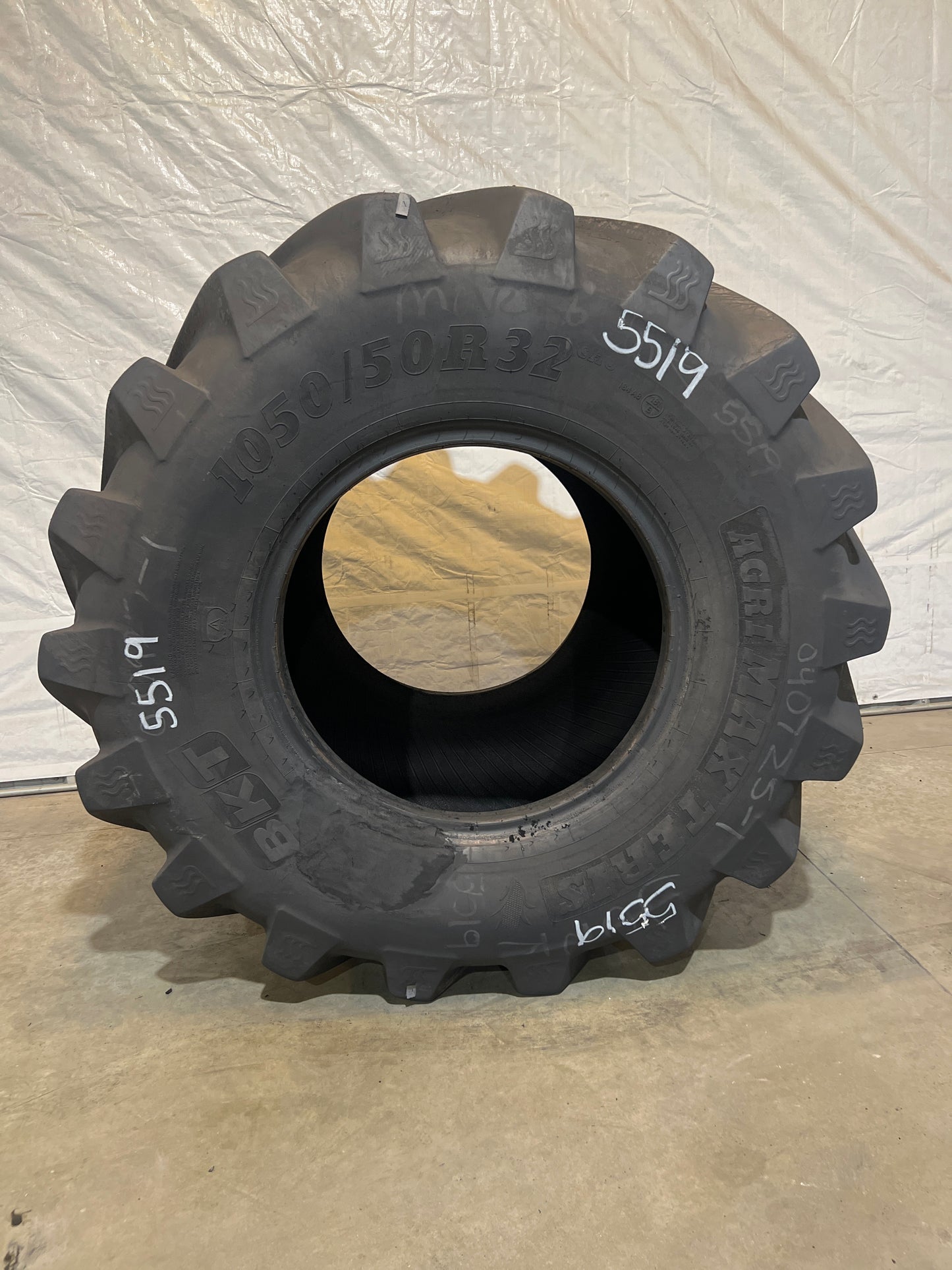 1050/50R32 BKT AGRIMAX TERIS #5519
