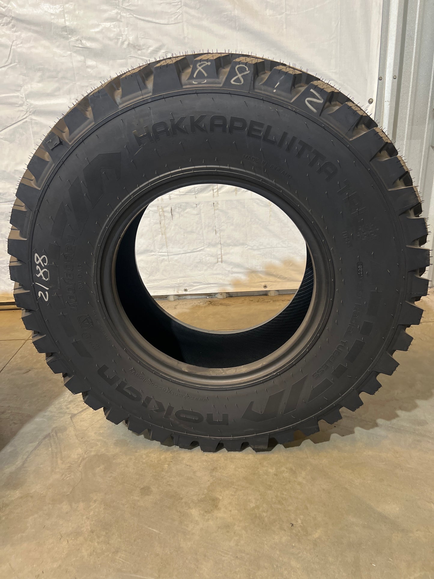 400/80R24 NOKIAN HAKKAPELLITTA TRI II #8812