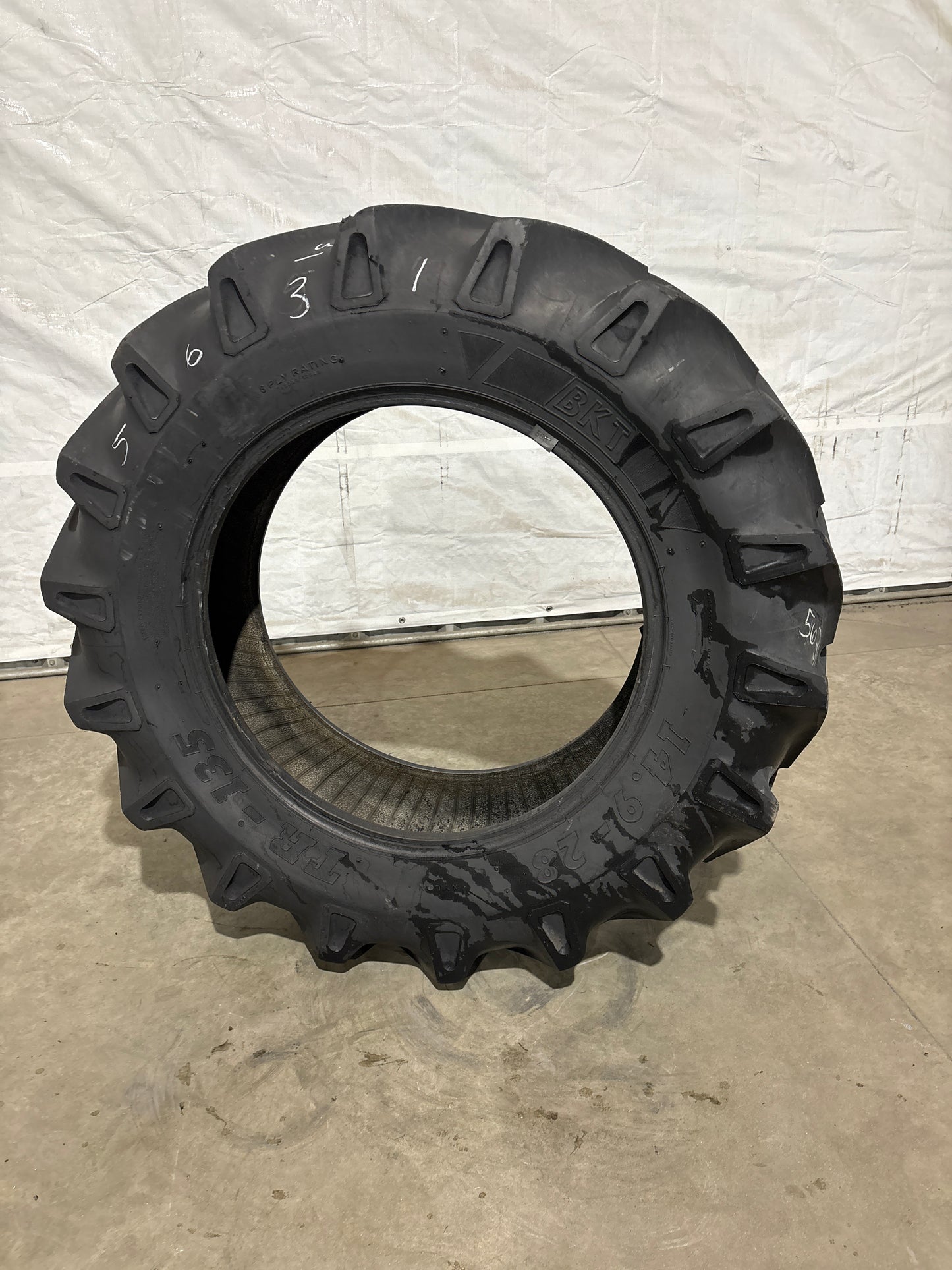 14.9-28 BKT TR-135 #5631