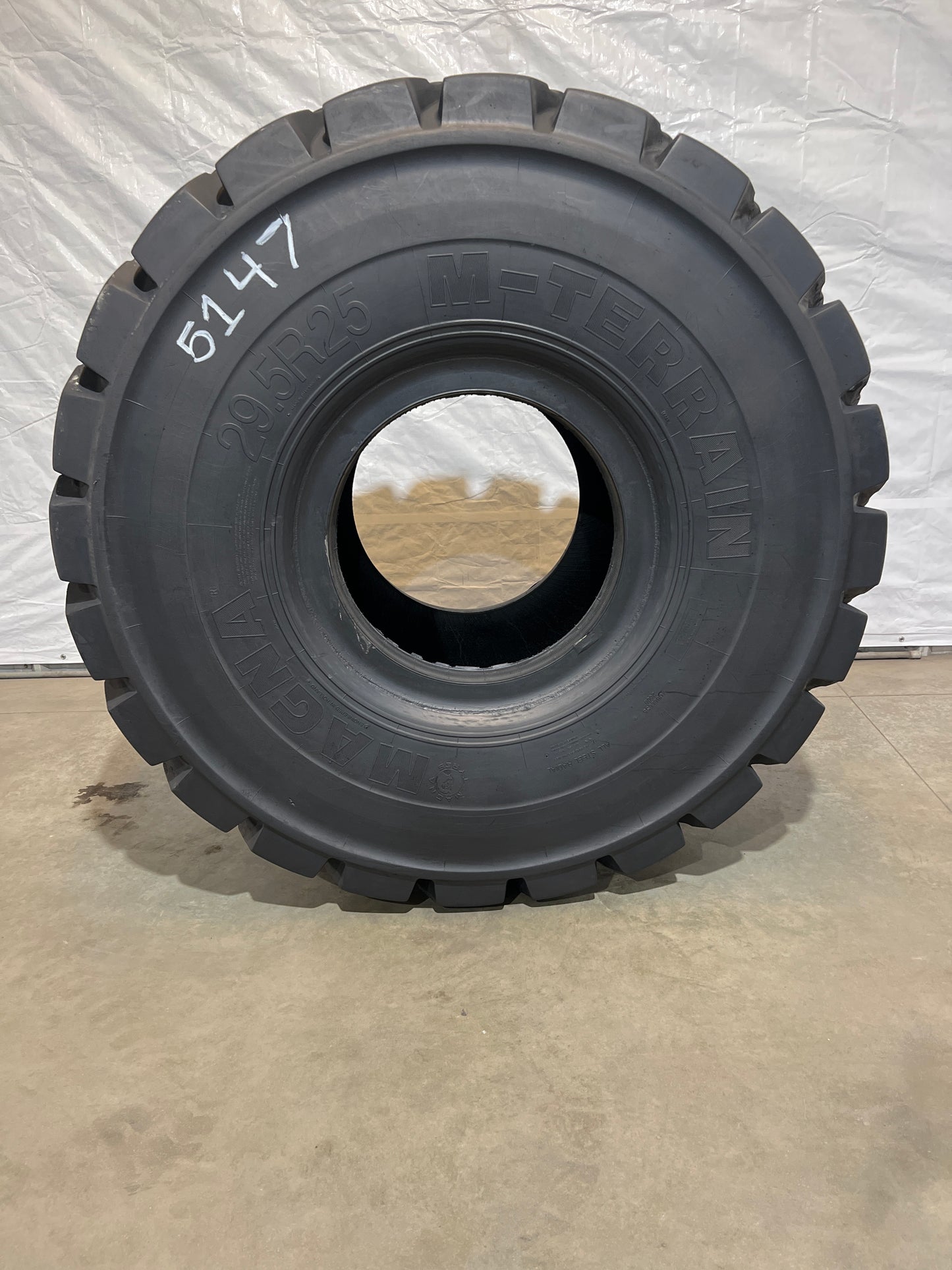 29.5R25 MAGNA M-TERRAIN
