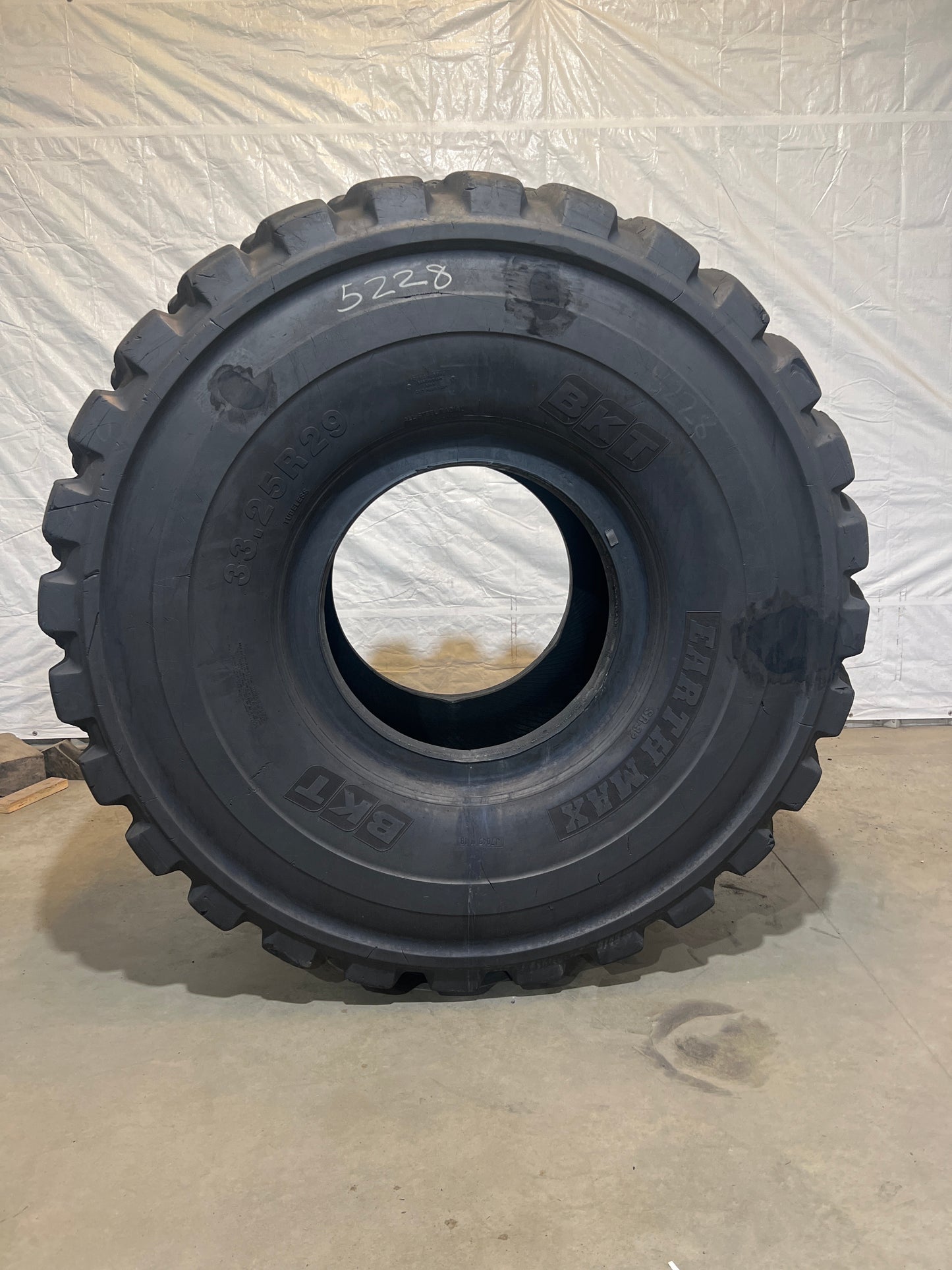 33.25R29 BKT EARTHMAX SR 32 #5228