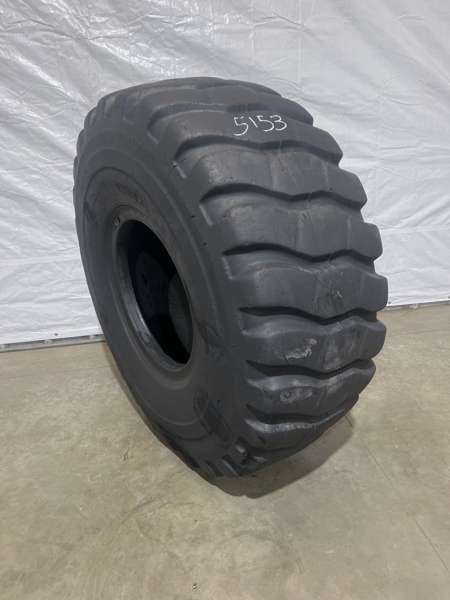 23.5R25 BRIDGESTONE V-STEEL L TRACTION