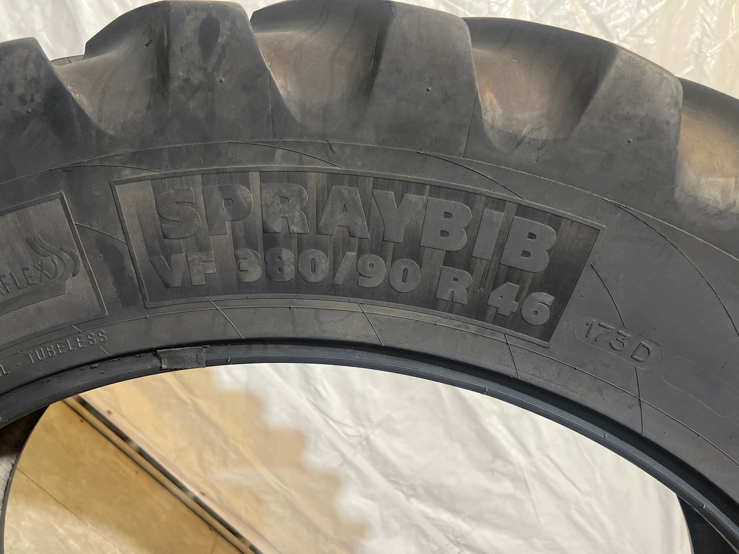 VF380/90R46 MICHELIN SPRAYBIB