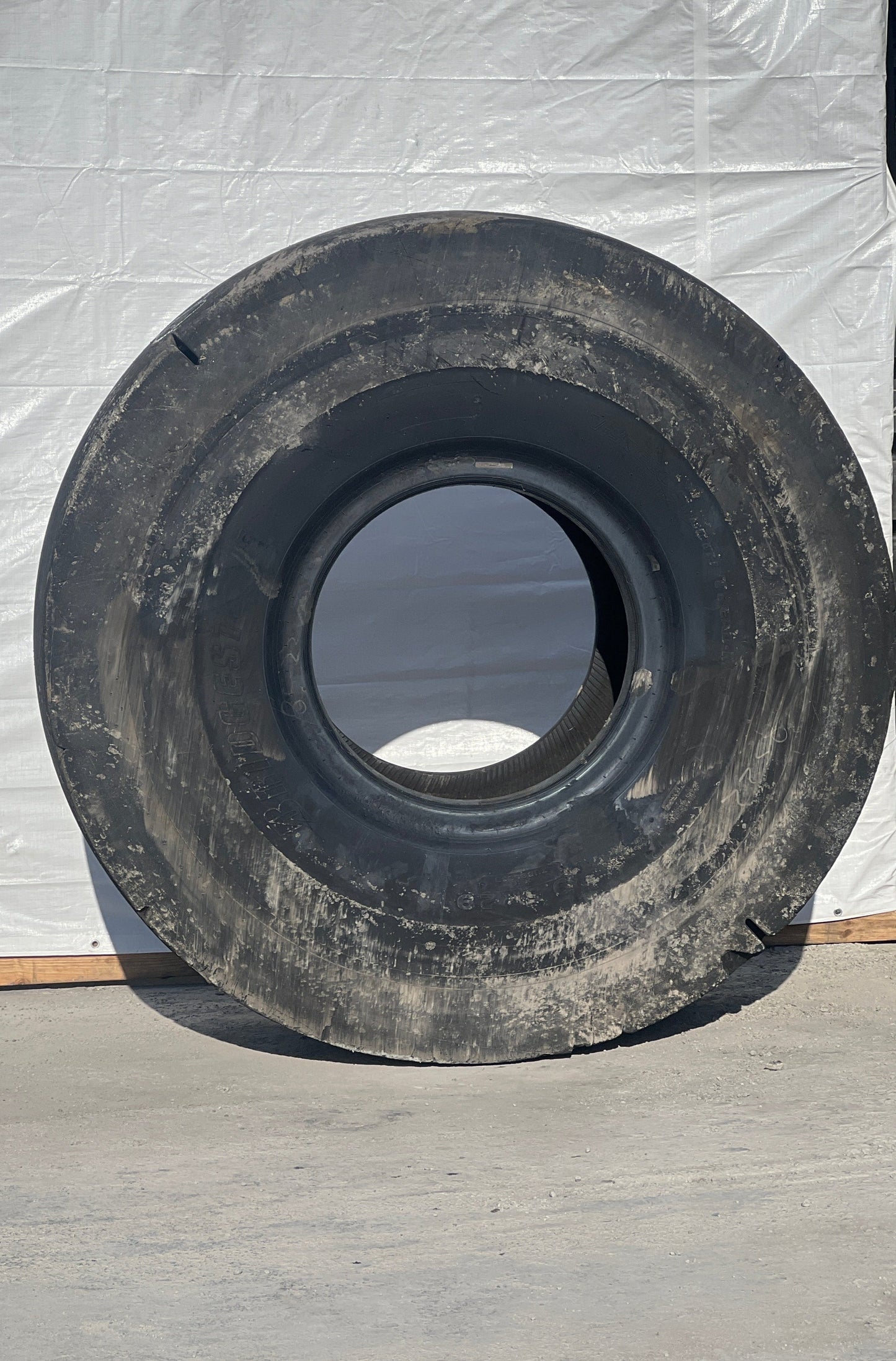 29.5R29 BRIDGESTONE V-STEEL SMOOTH TREAD-M S (VSMS)