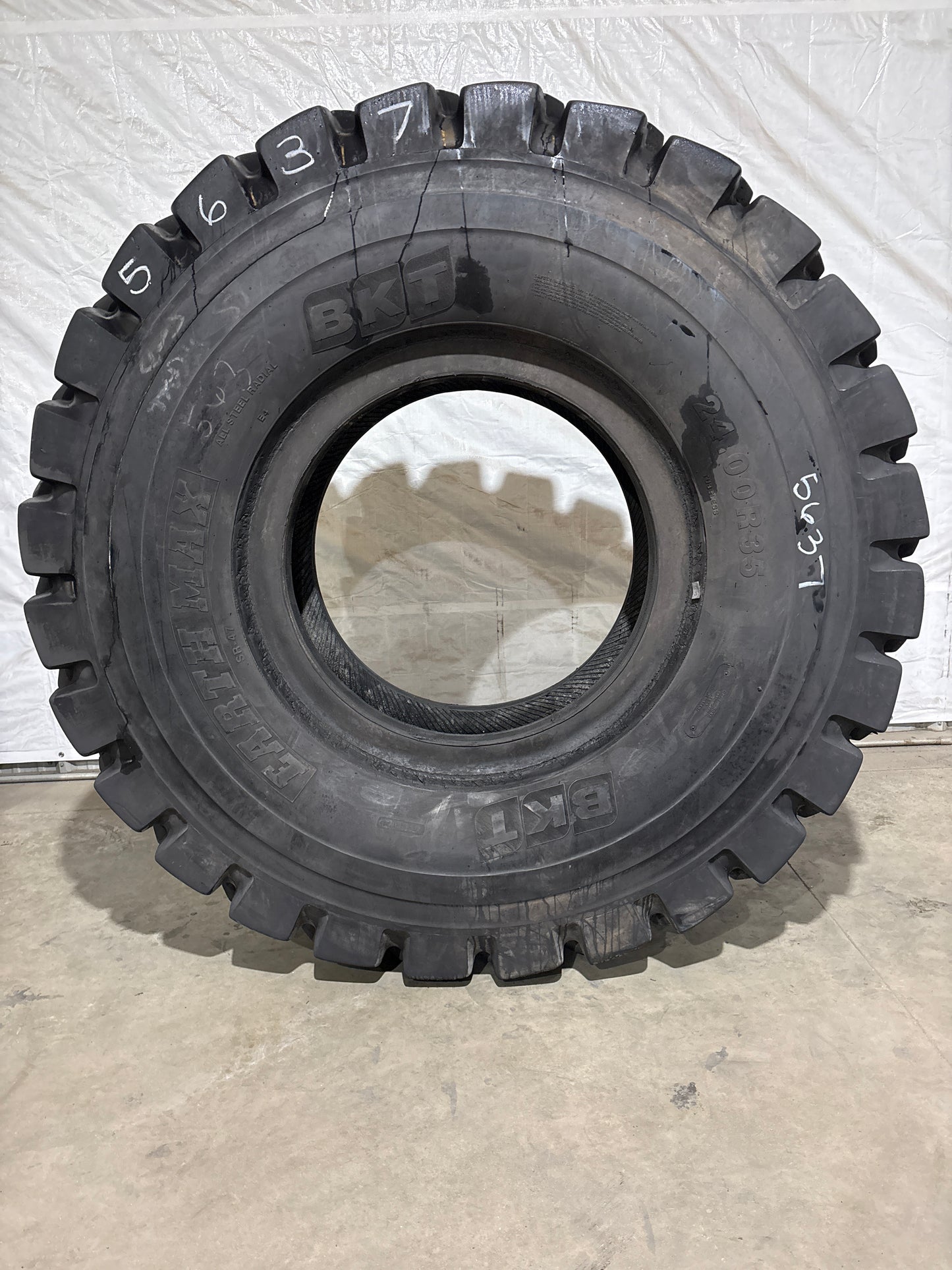 24.00R35 BKT EARTHMAX SR47 #5637