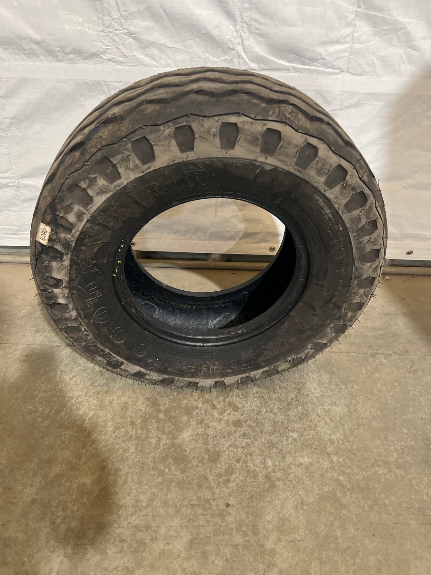 11L-15 Goodyear LABORER TL