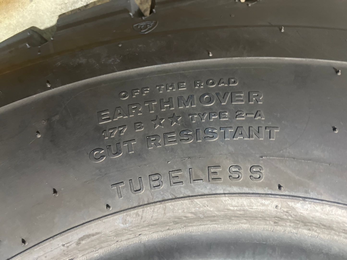 20.5R25 FIRESTONE VERSA BUILT AP #5451