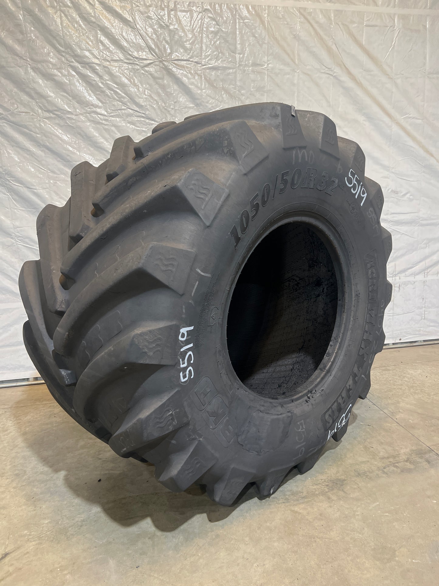 1050/50R32 BKT AGRIMAX TERIS #5519