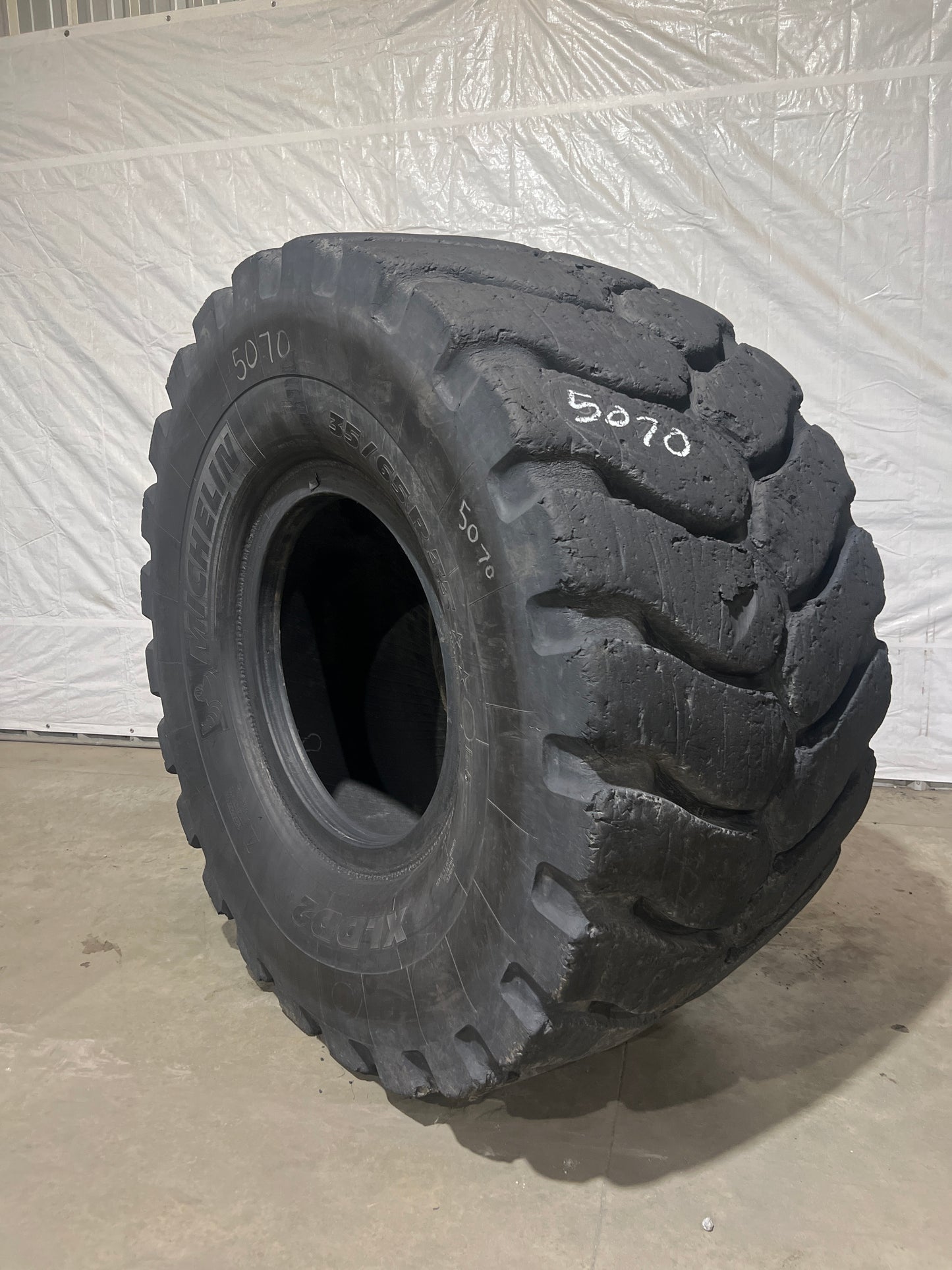 35/65R33 MICHELIN XLD D2 #5070