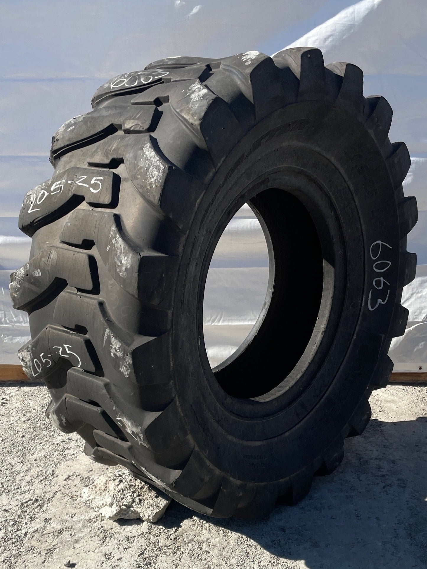 20.5-25 SOLIDEAL LOADMASTER
