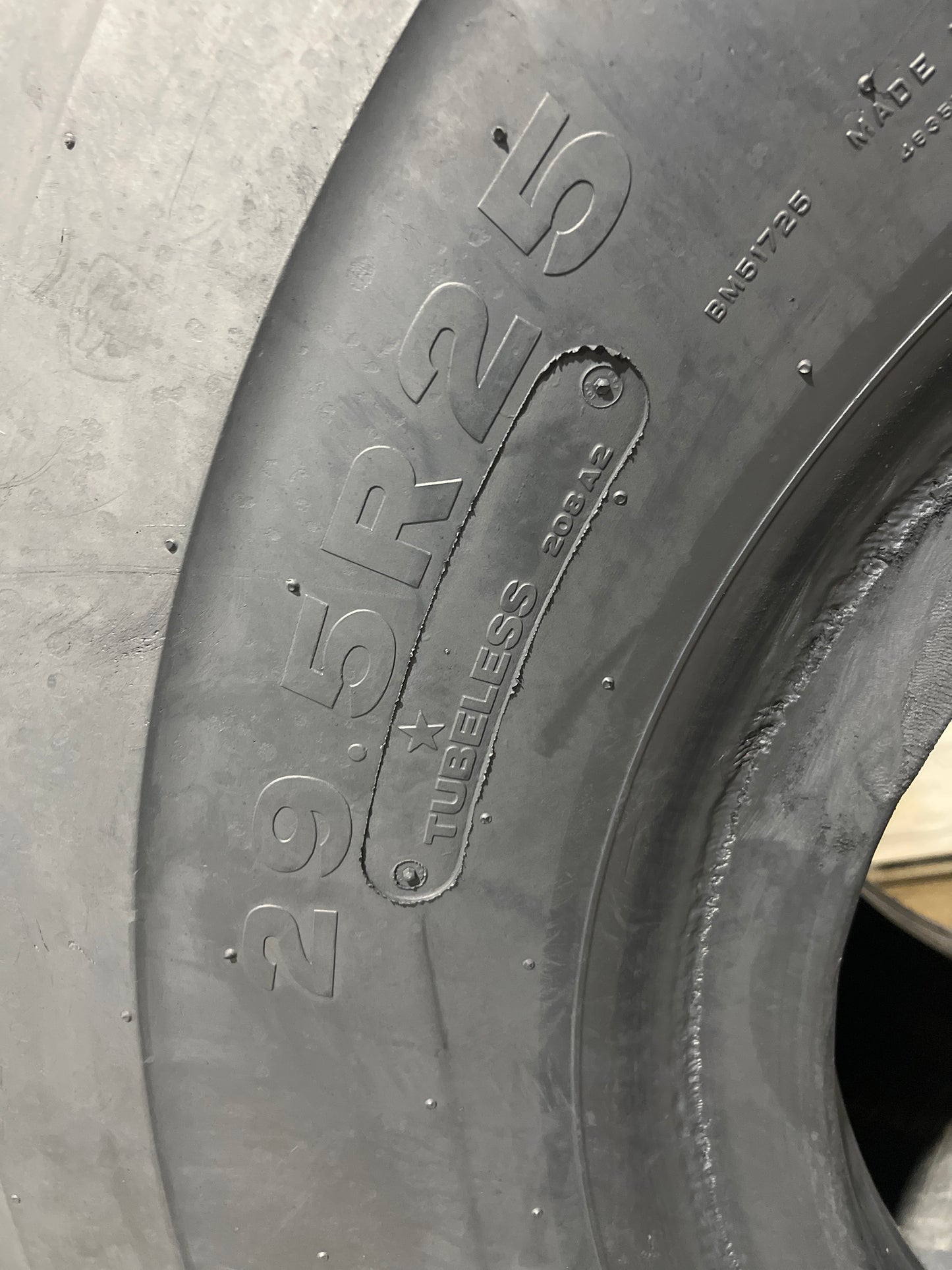 29.5R25 BRIDGESTONE VMT V-STEEL M TRACTION #5062