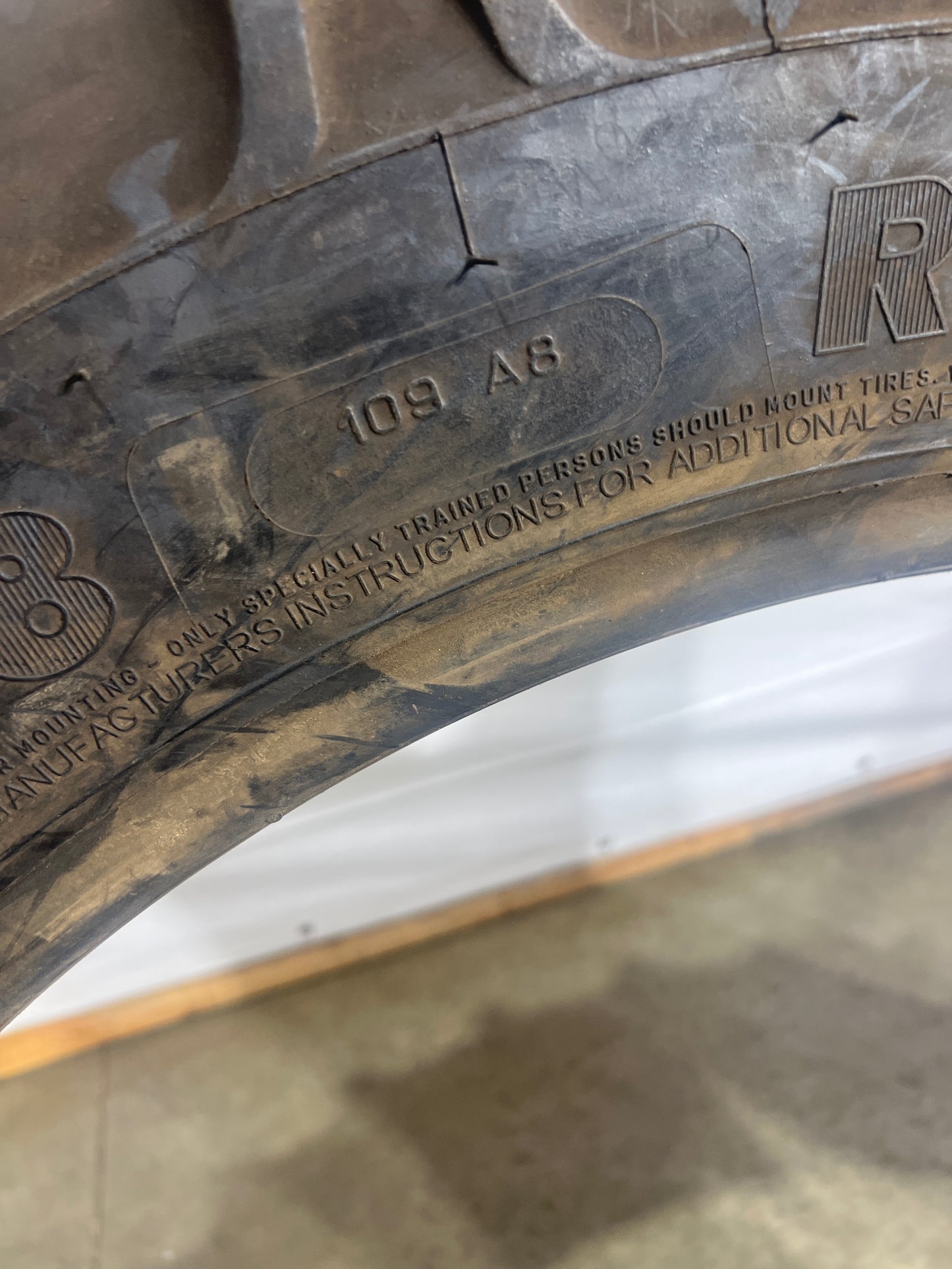 9.5R28 KLEBER SUPER 3 #3495