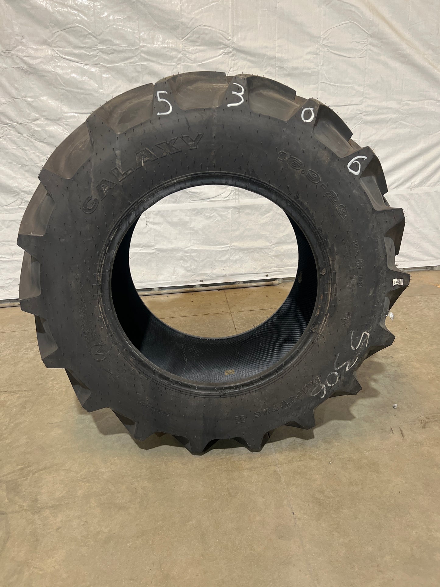 16.9-28 Galaxy Agri Trac II TL