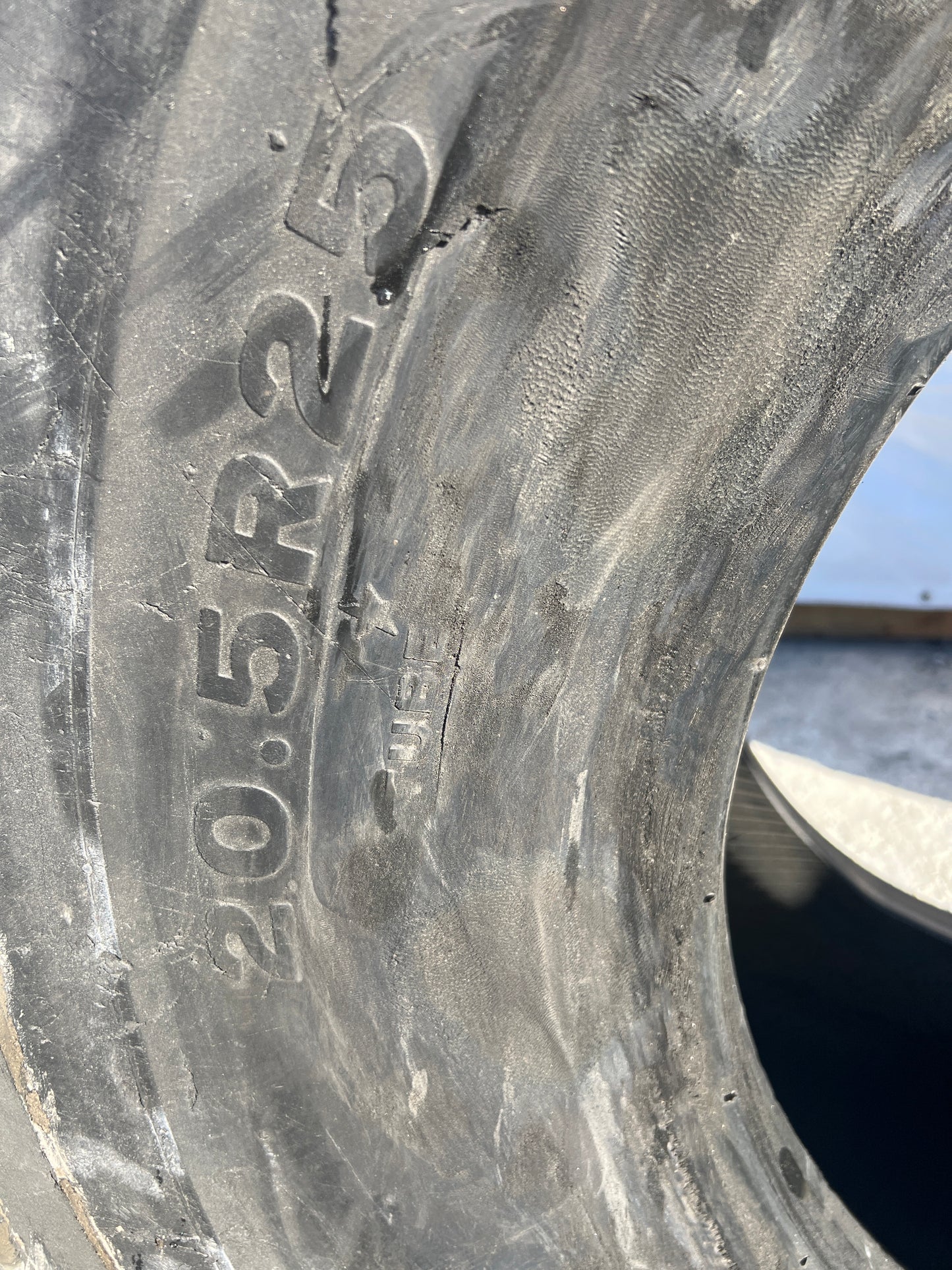 20.5R25 BRIDEGSTONE V-STEEL L-TRACTION (VLT) #8985