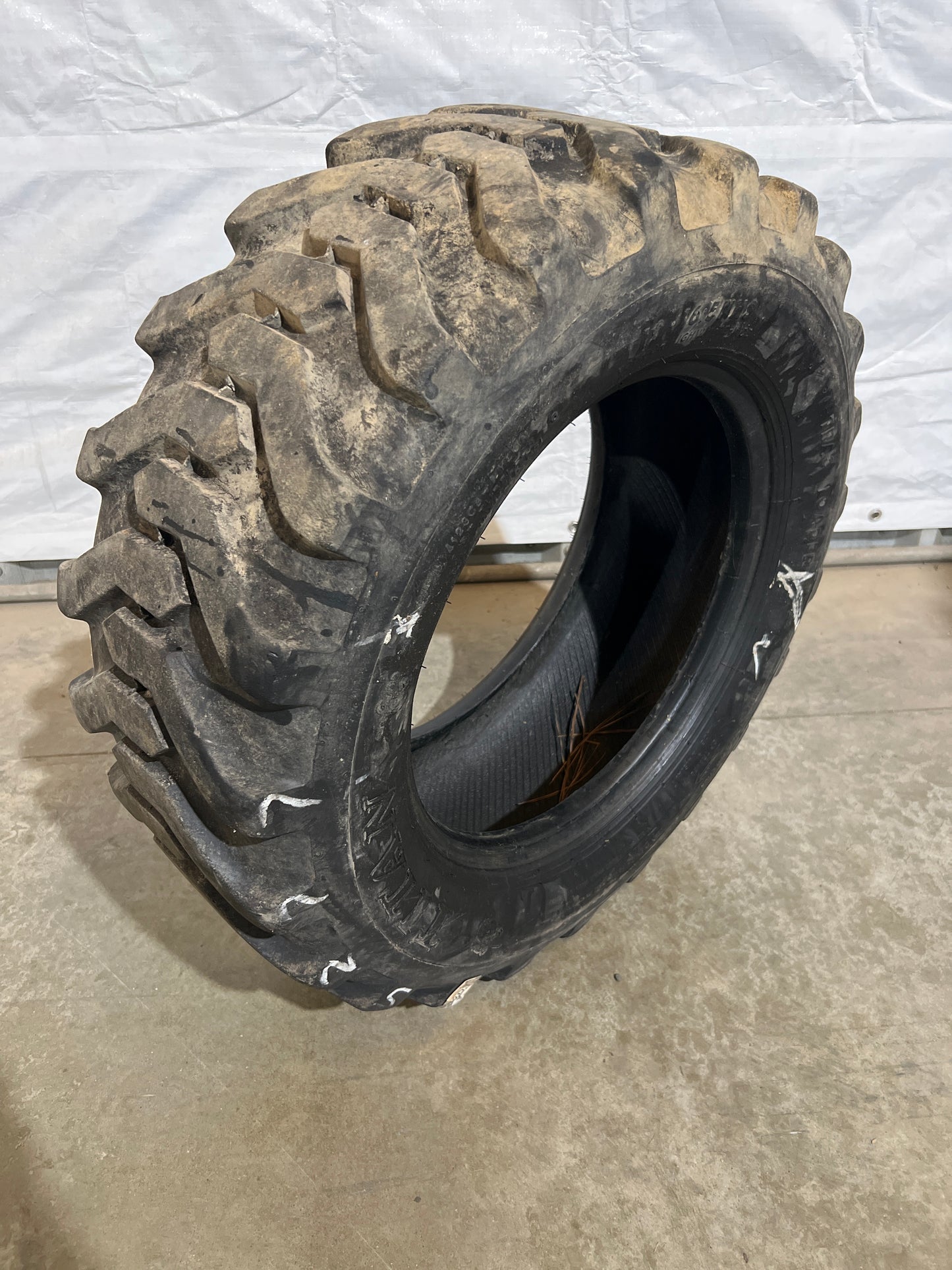 10-16.5 Titan Trac Loader