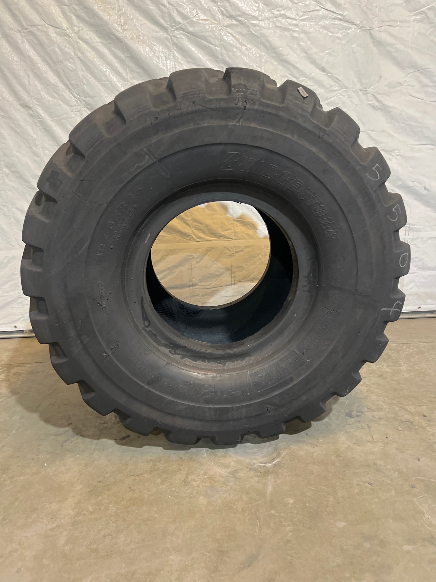 30/65R25 (750/65R25) BRIDGESTONE V-STEEL L-TRACTION #5504