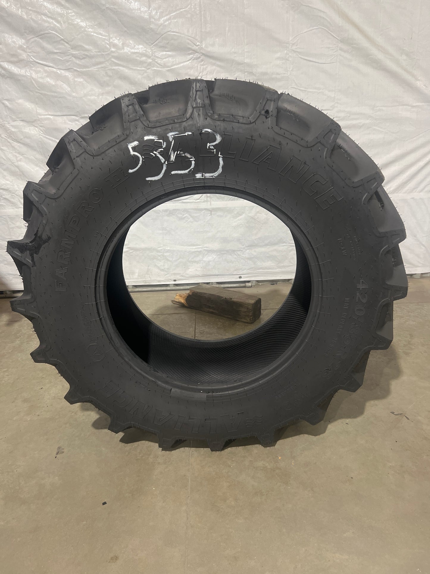 16.9R28 (420/85R28) ALLIANCE FARM PRO II #5353
