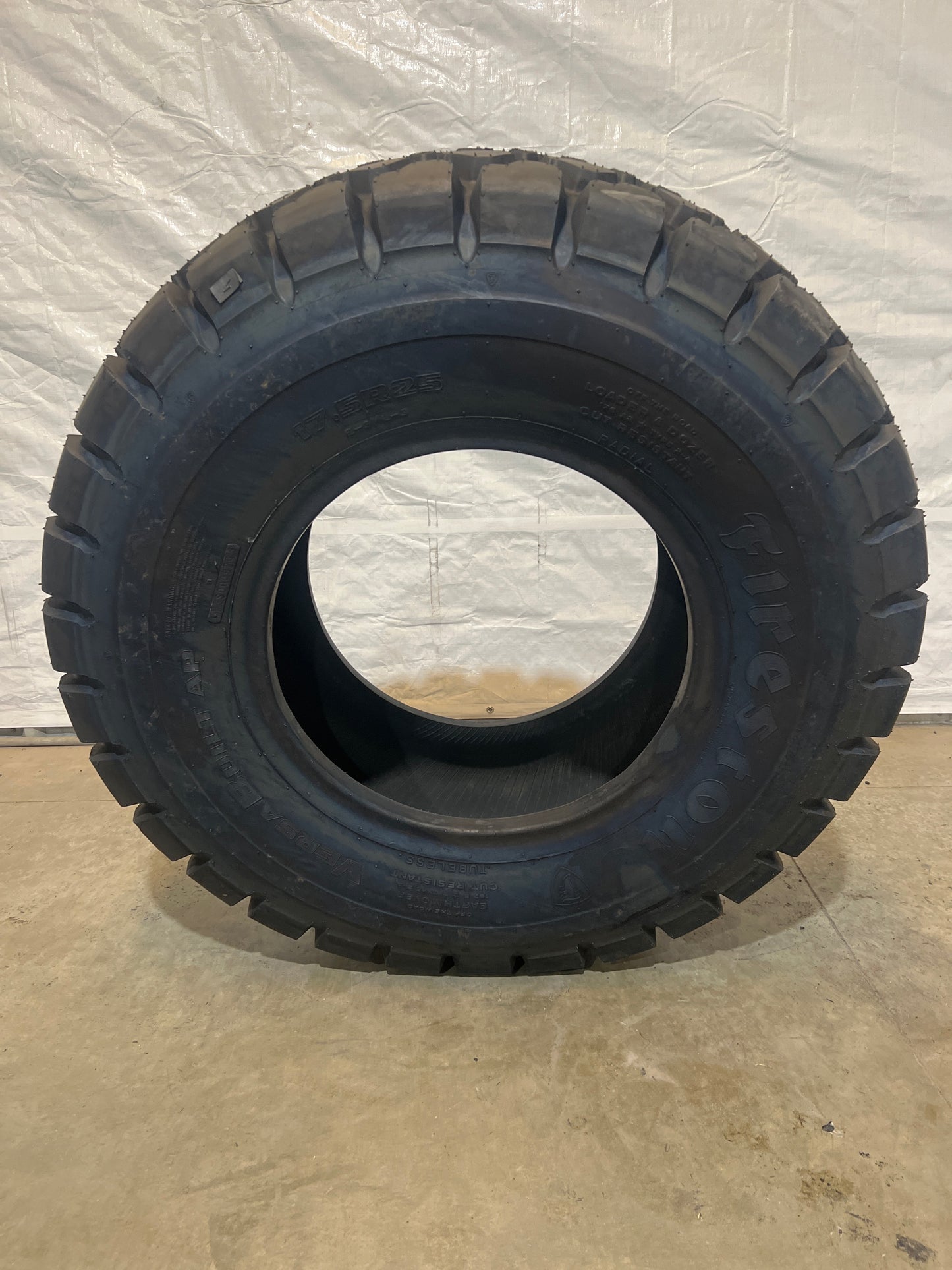17.5R25 FIRESTONE VERSA BUILT AP