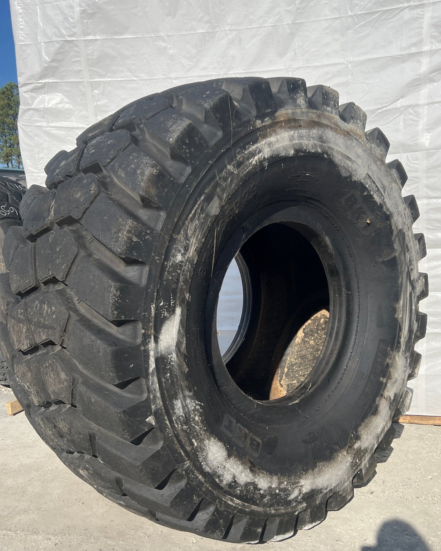 875/65R29 BKT EARTHMAX SR 41 (35/65R29)