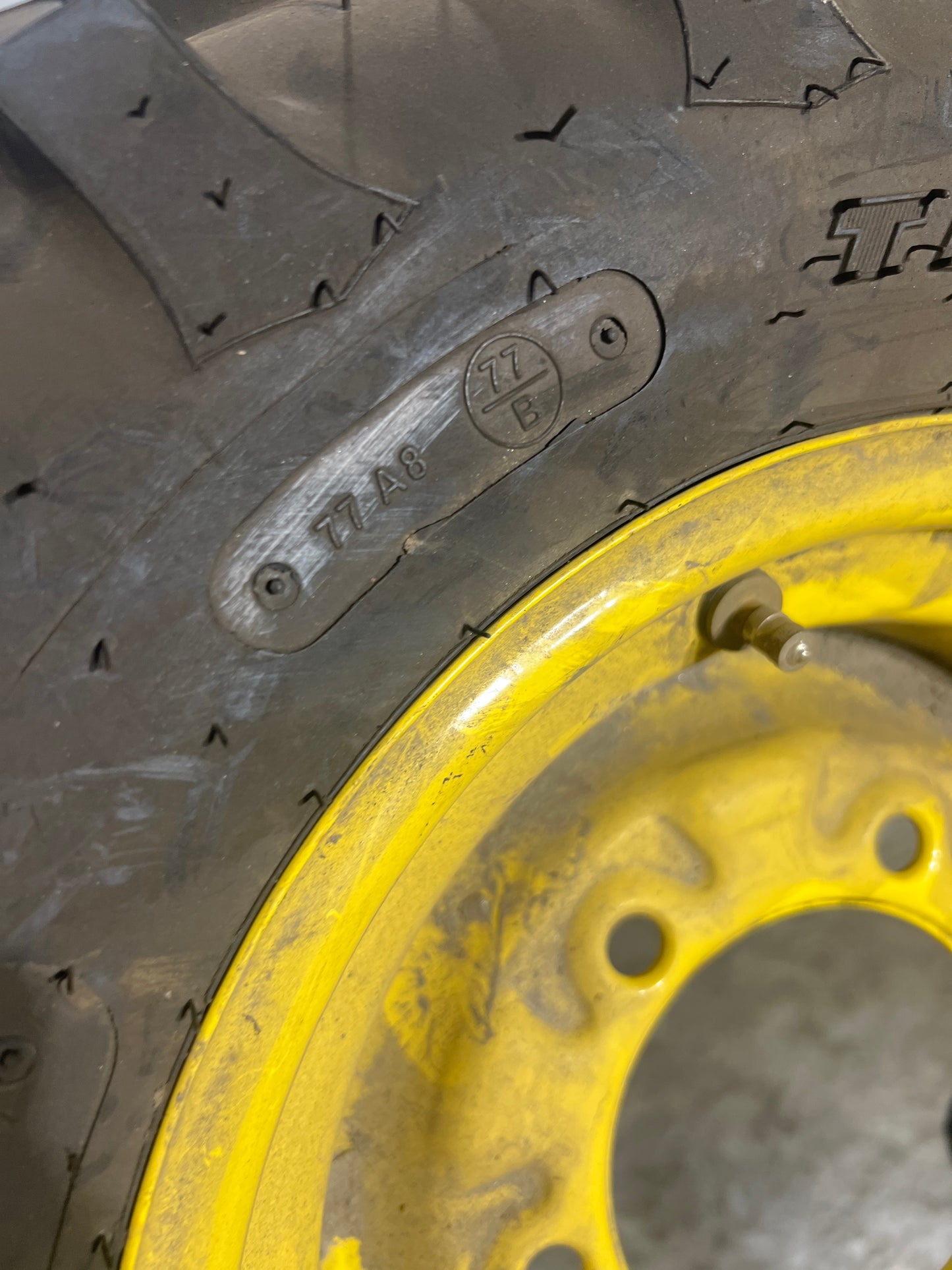 180/85D12 TITAN TRU POWER #4058