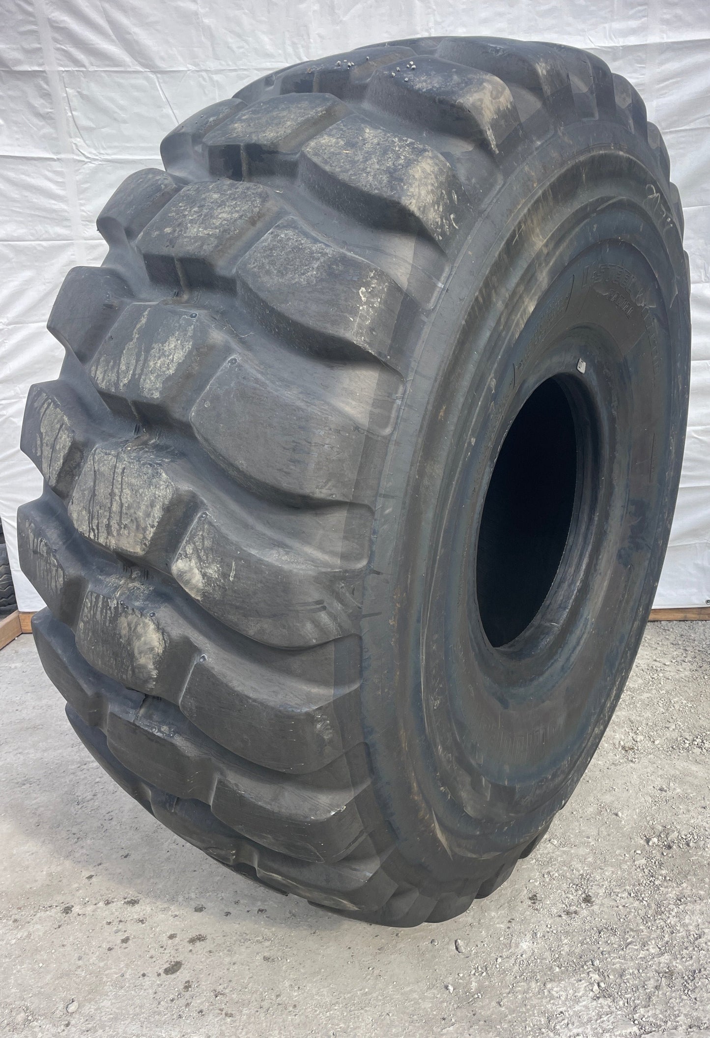 29.5R25 BRIDESTONE V-STEEL L-TRACTION (VLT)
