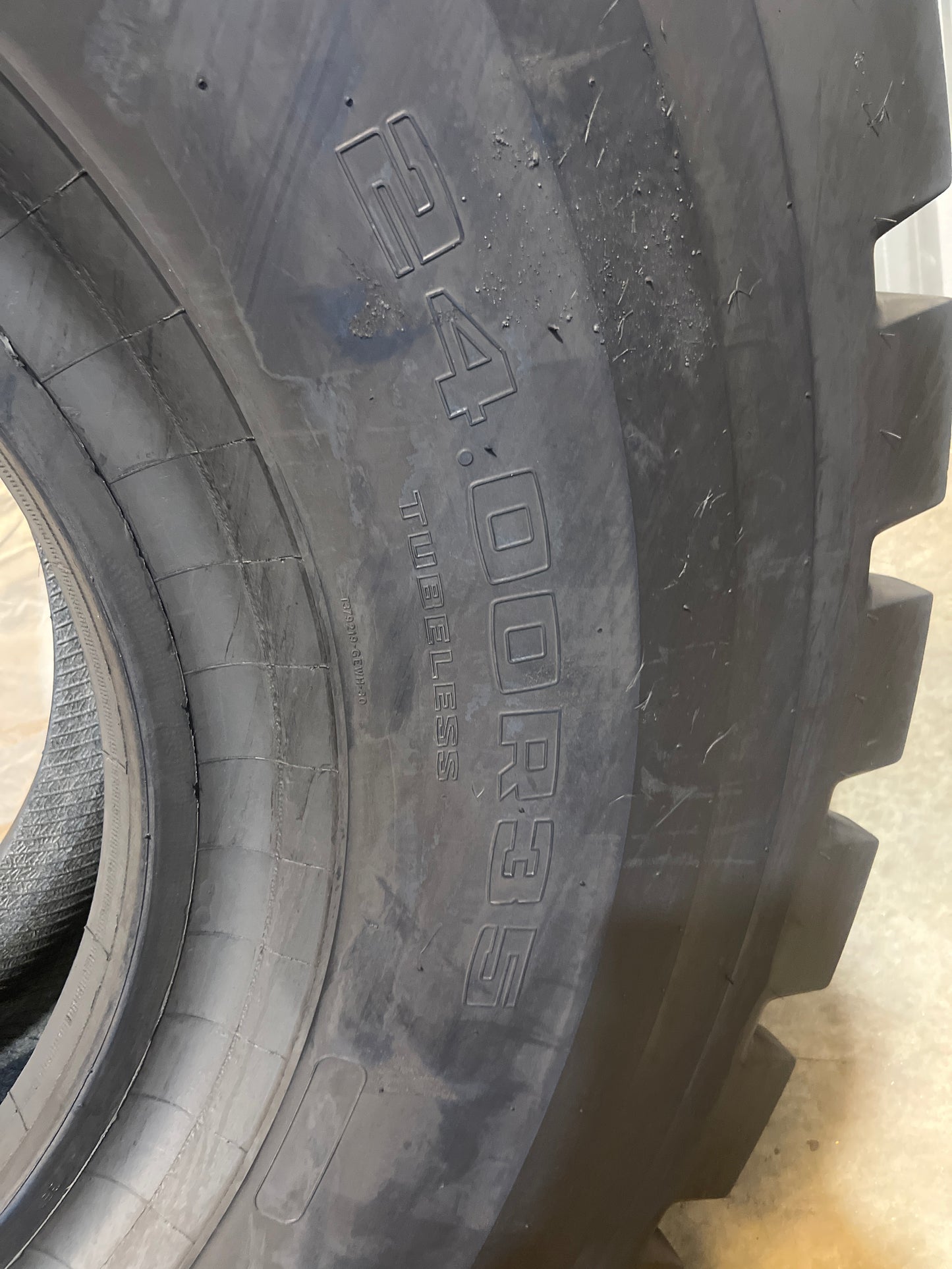 24.00R35 GOODYEAR UNISTEEL RT-4A+ #5238