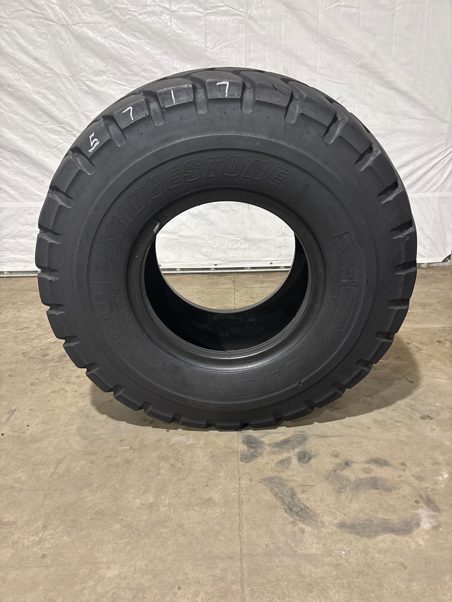 20.5R25 BRIDGESTONE V-STEEL J-TRACTION (VJT) #5717