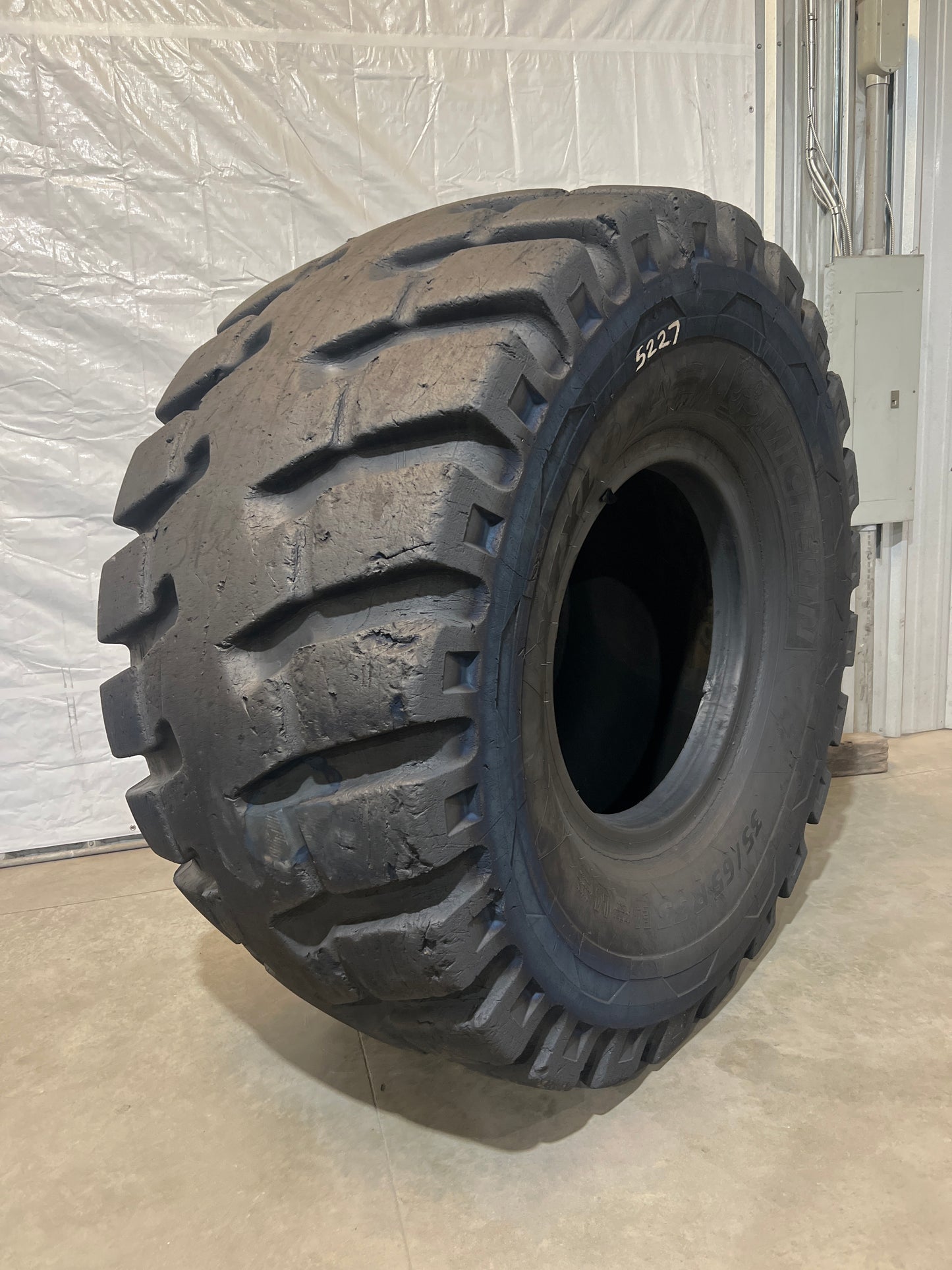35/65R33 MICHELIN XTXL TL #5227