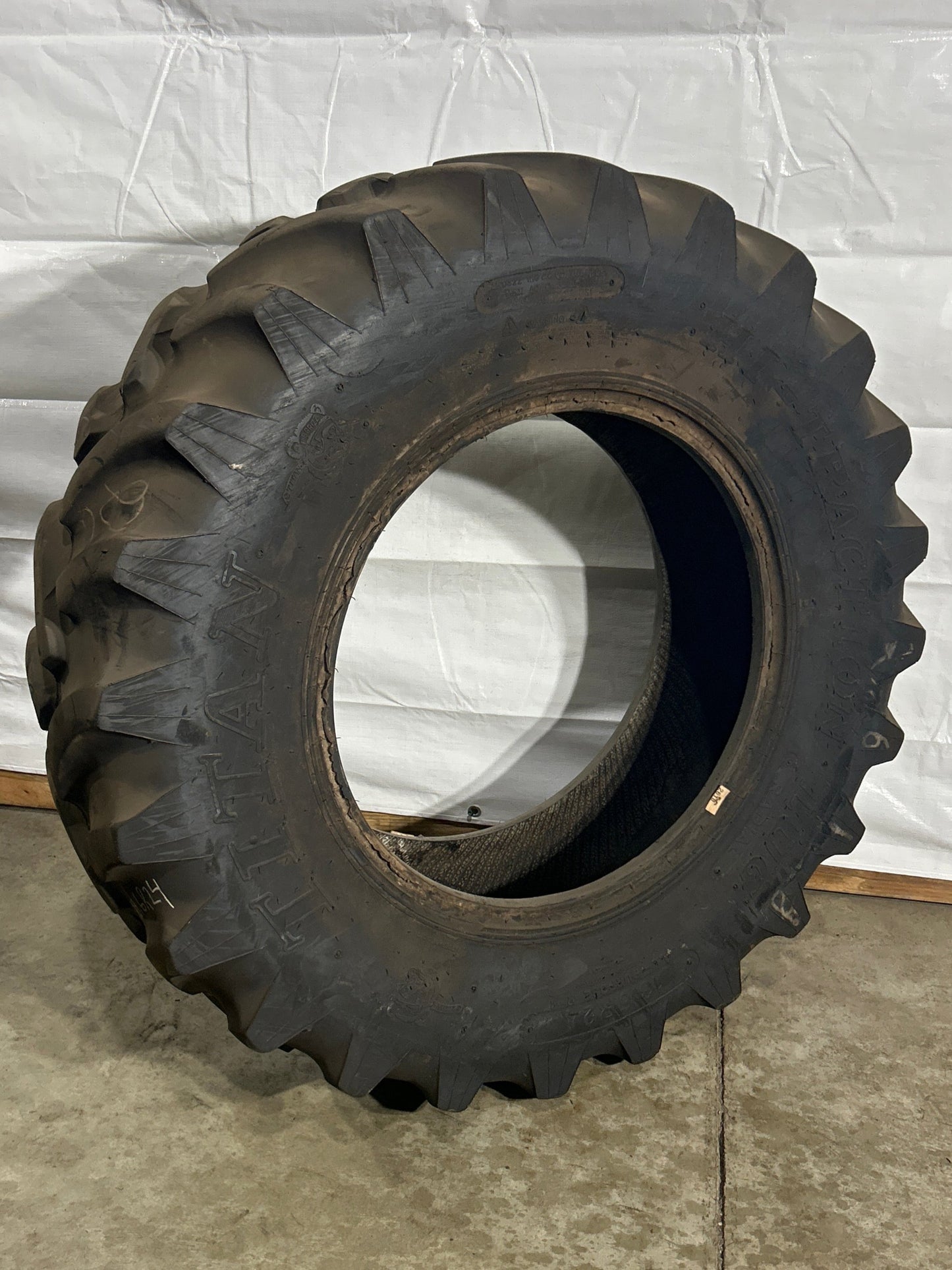 340/85R24 (13.6R24) TITAN HI TRACTION LUG