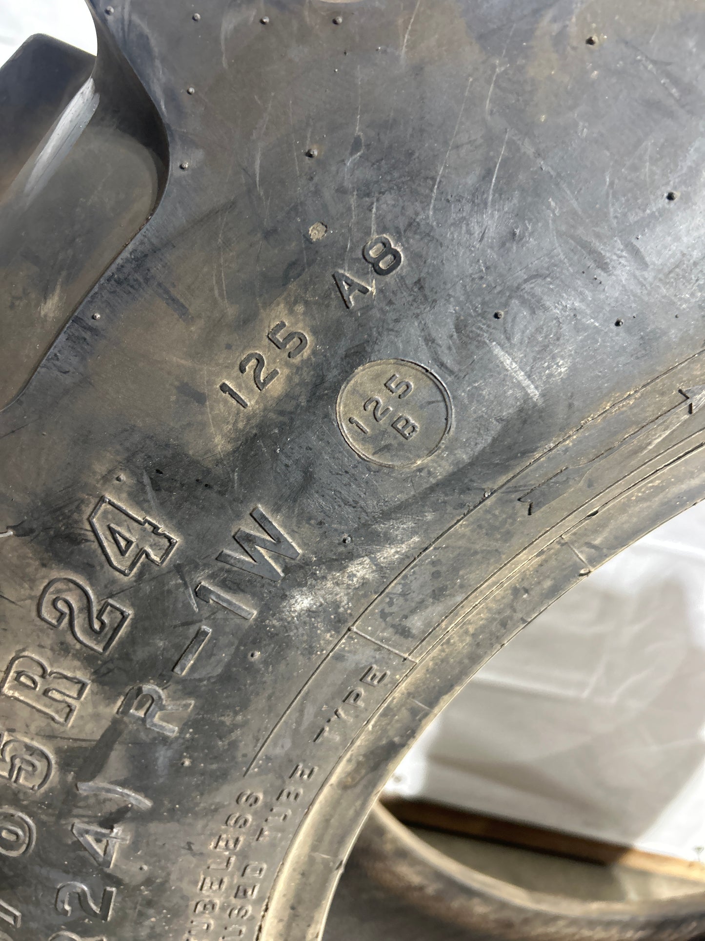 340/85R24 (13.6R24) FIRESTONE RADIAL ALL TRACTION