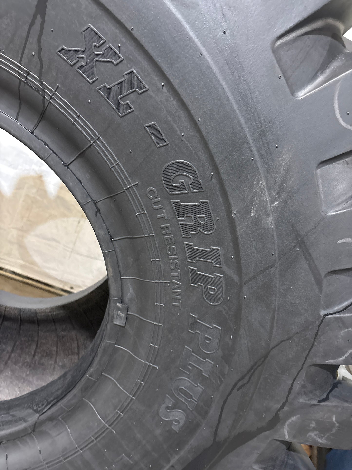 26.5-25 BKT XL-GRIP PLUS #5723