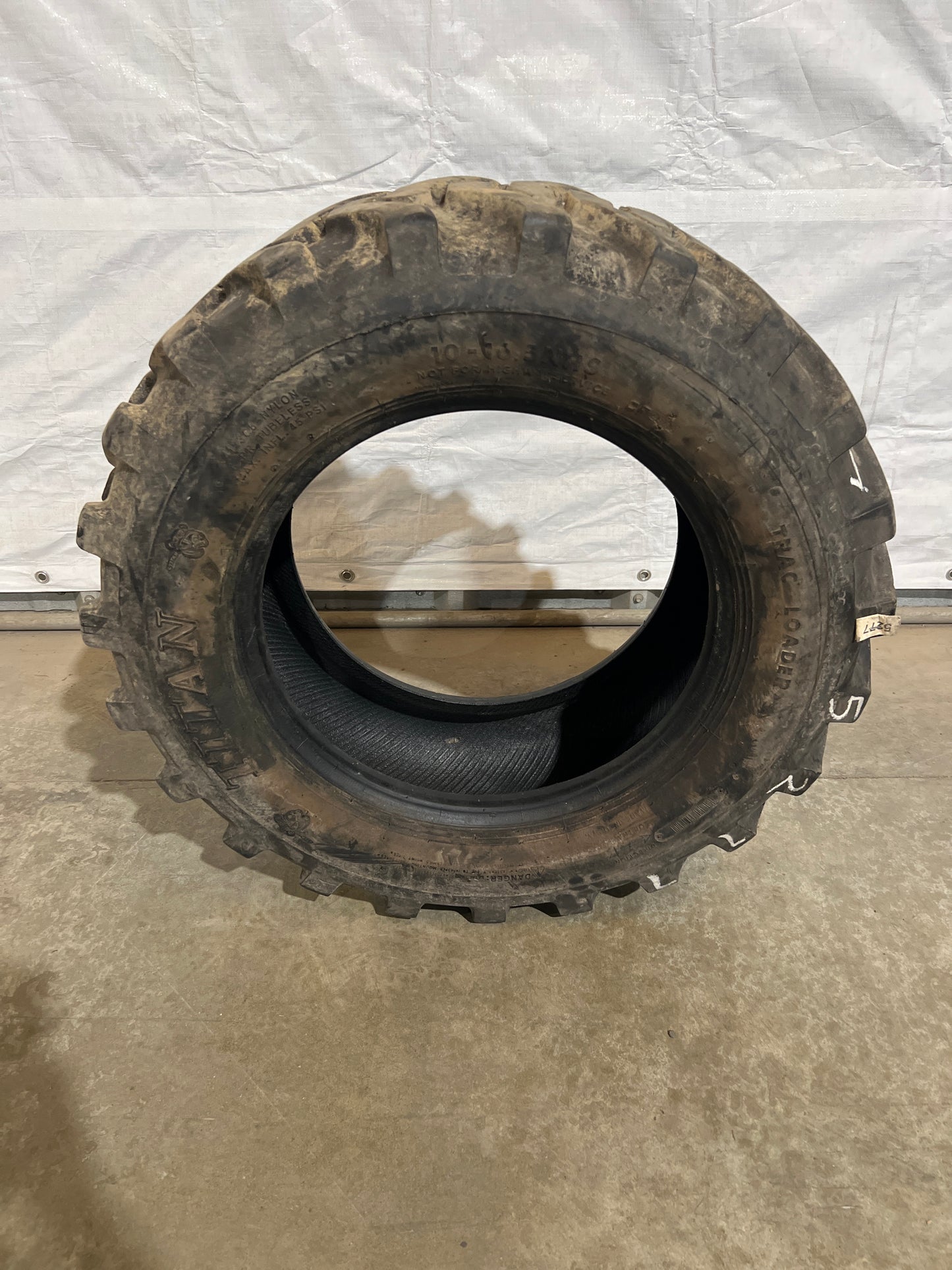 10-16.5 Titan Trac Loader