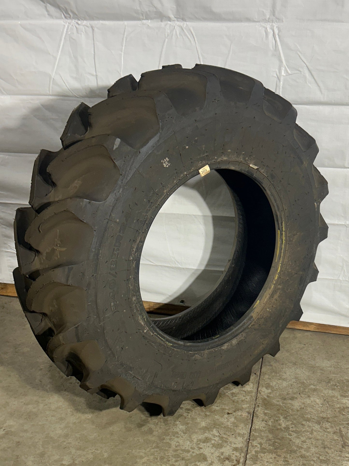 340/85R24 (13.6R24) FIRESTONE PERFORMER 85