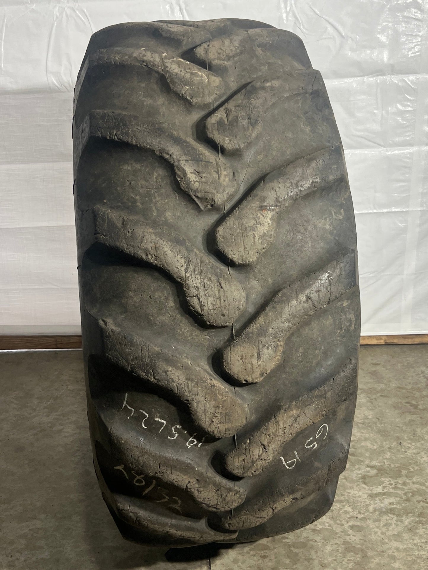 19.5L-24 GOODYEAR IT 525  10 PLY