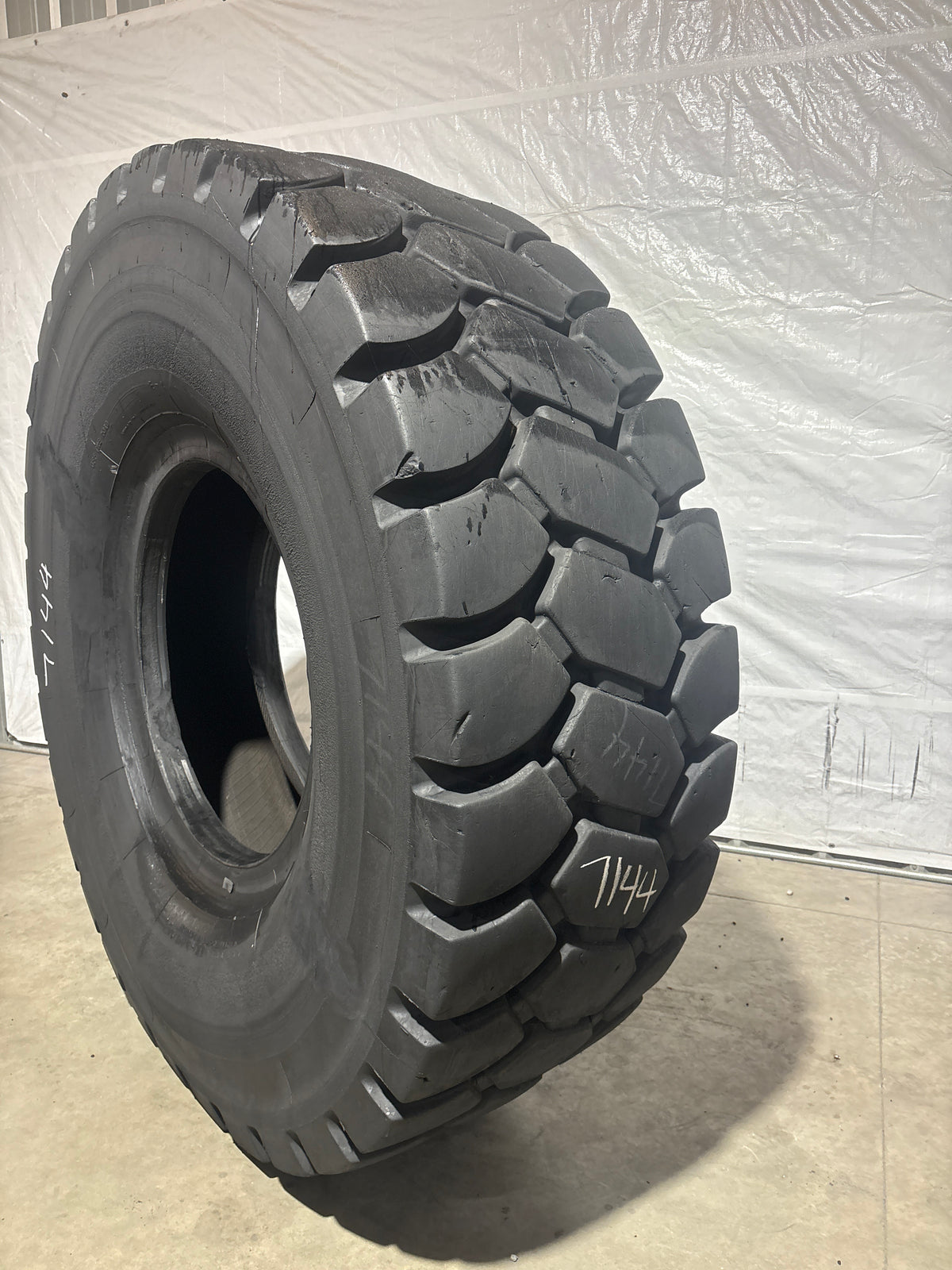 24.00R35 MAXAM MS 401 #7144