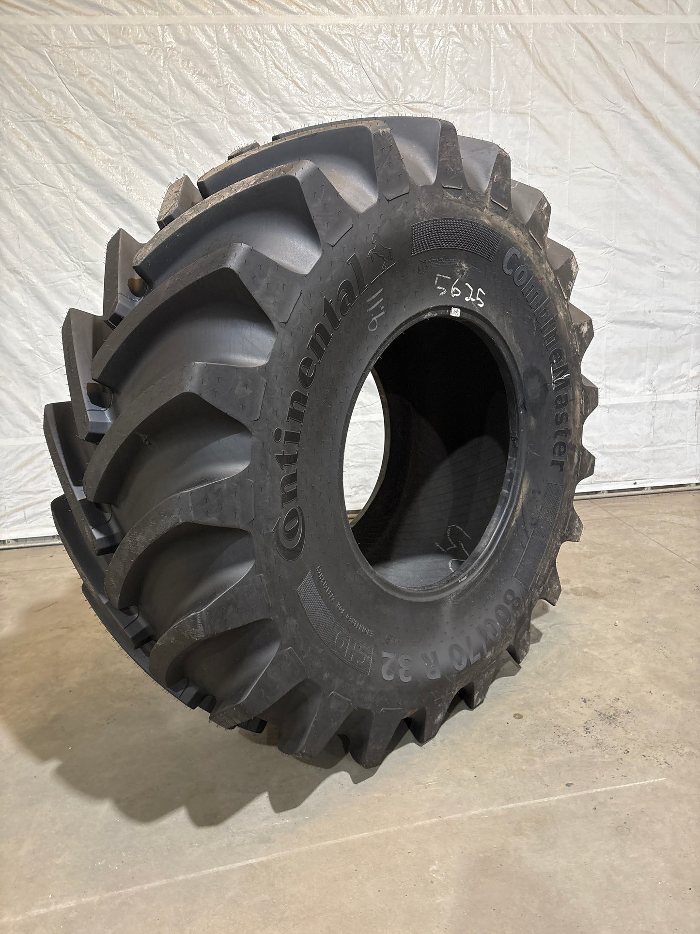 USED 800/70R32 CONTINENTAL COMBINE MASTER #5625