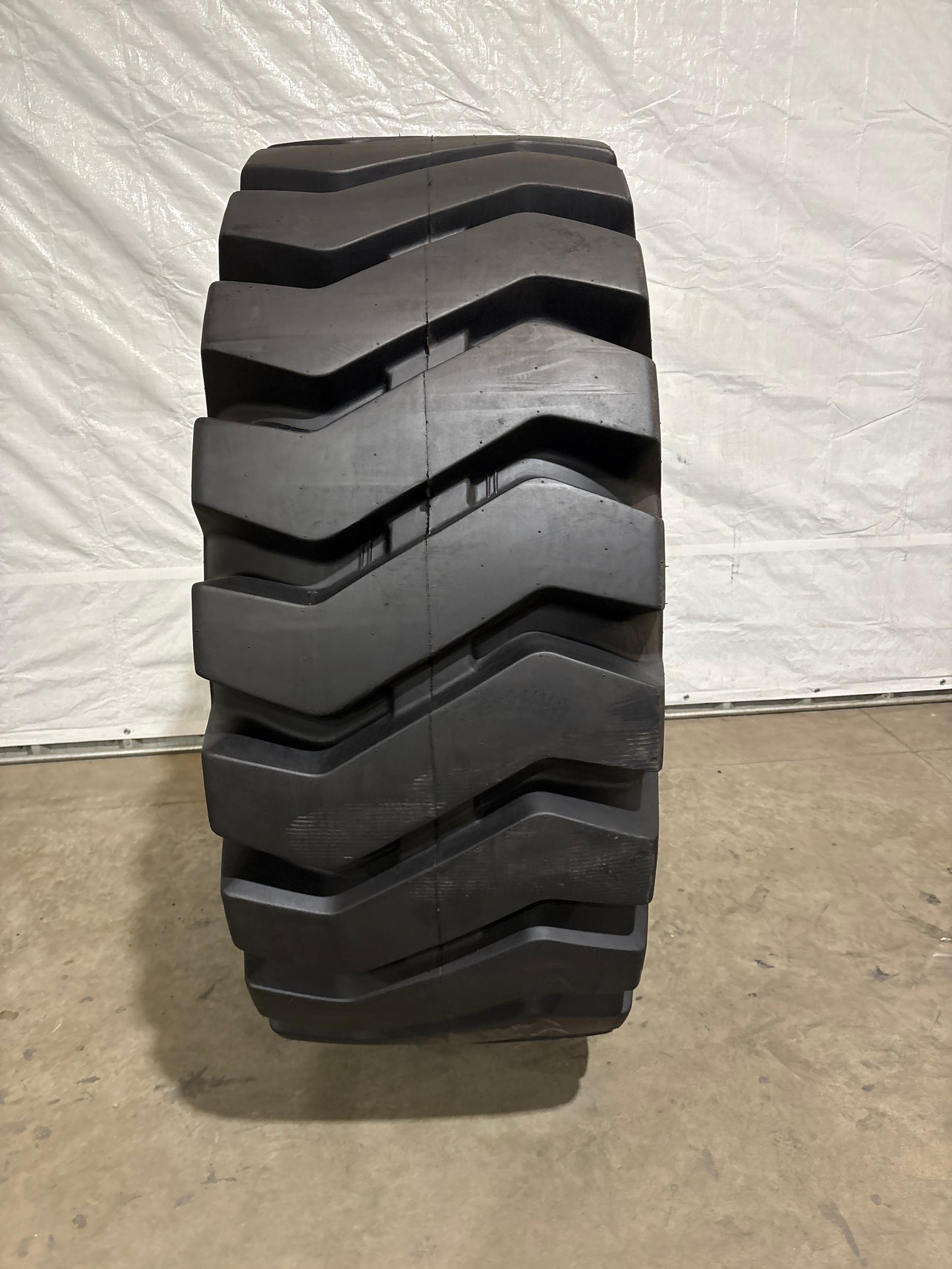 26.5-25 BKT XL-GRIP PLUS #5725
