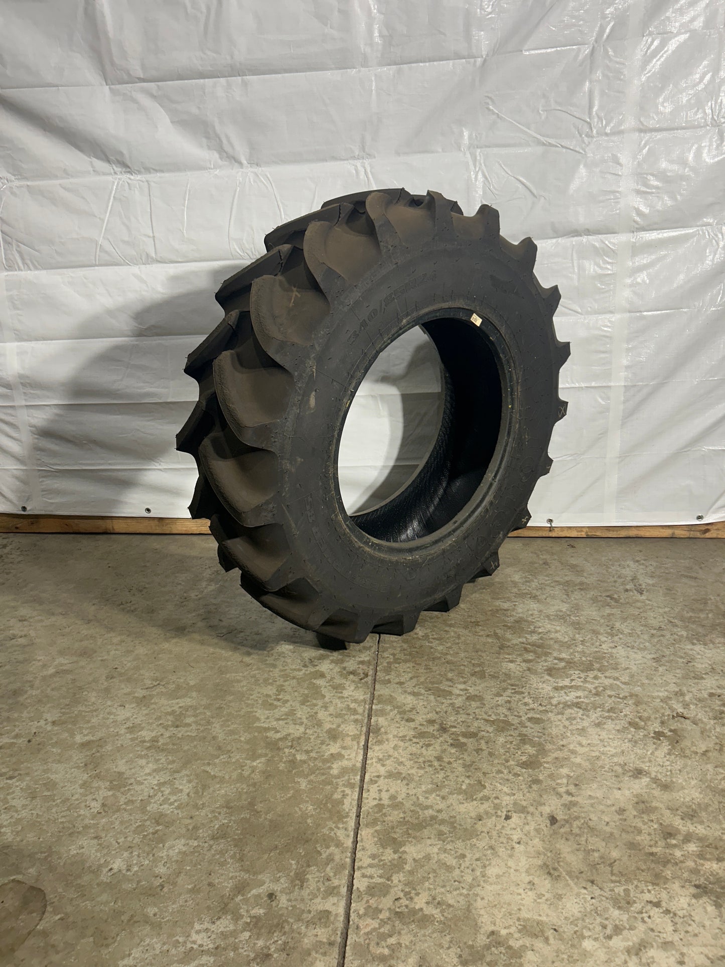 340/85R24 (13.6R24) FIRESTONE PERFORMER 85