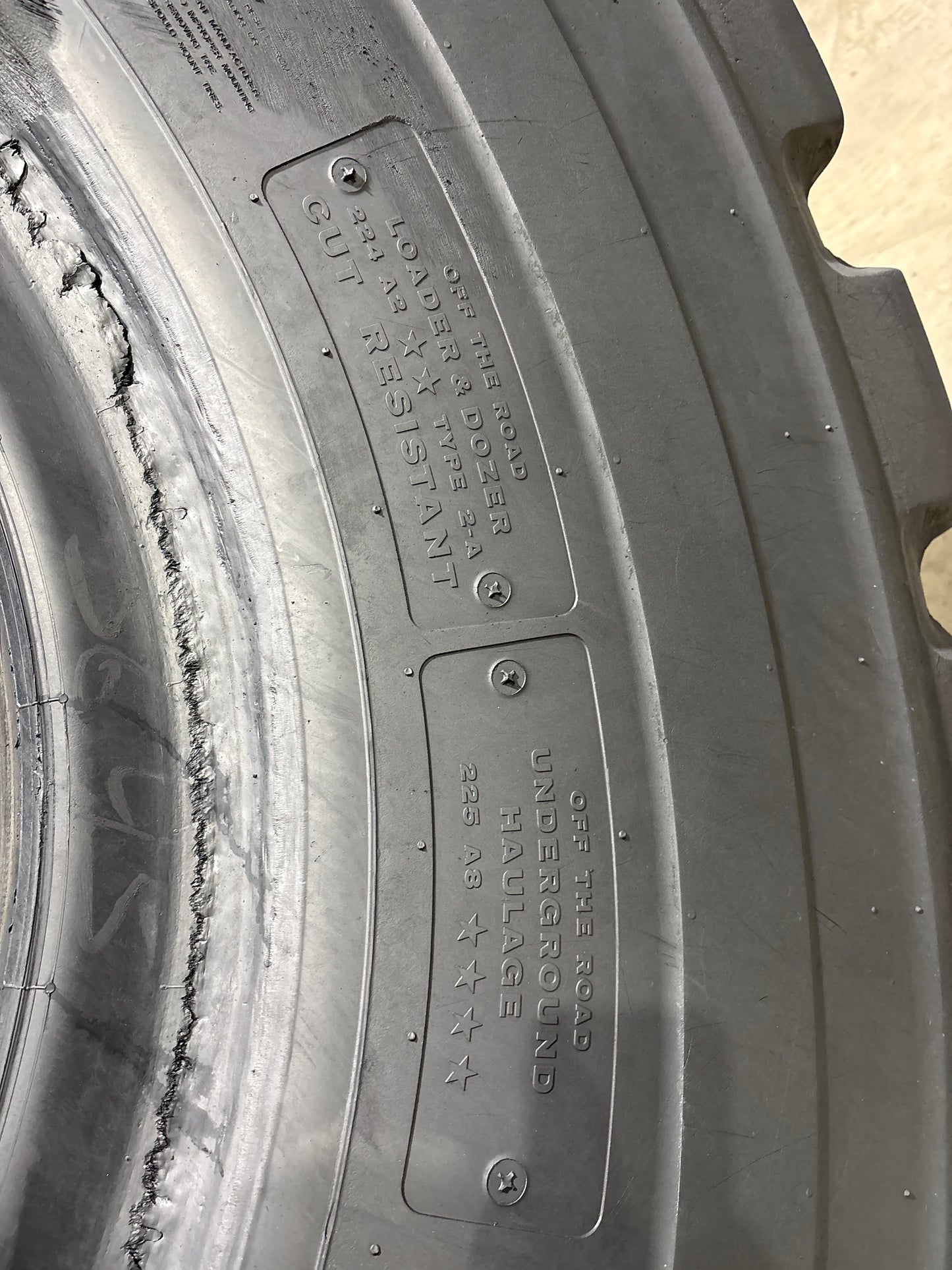 35/65R33 BRIDGESTONE V-STEEL N TRACTION #5645