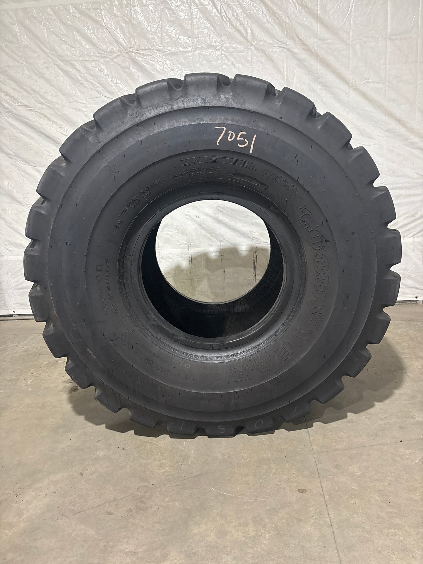 875/65R29 GOODYEAR UNI-STEEL GP-4D HI-STAB #7051