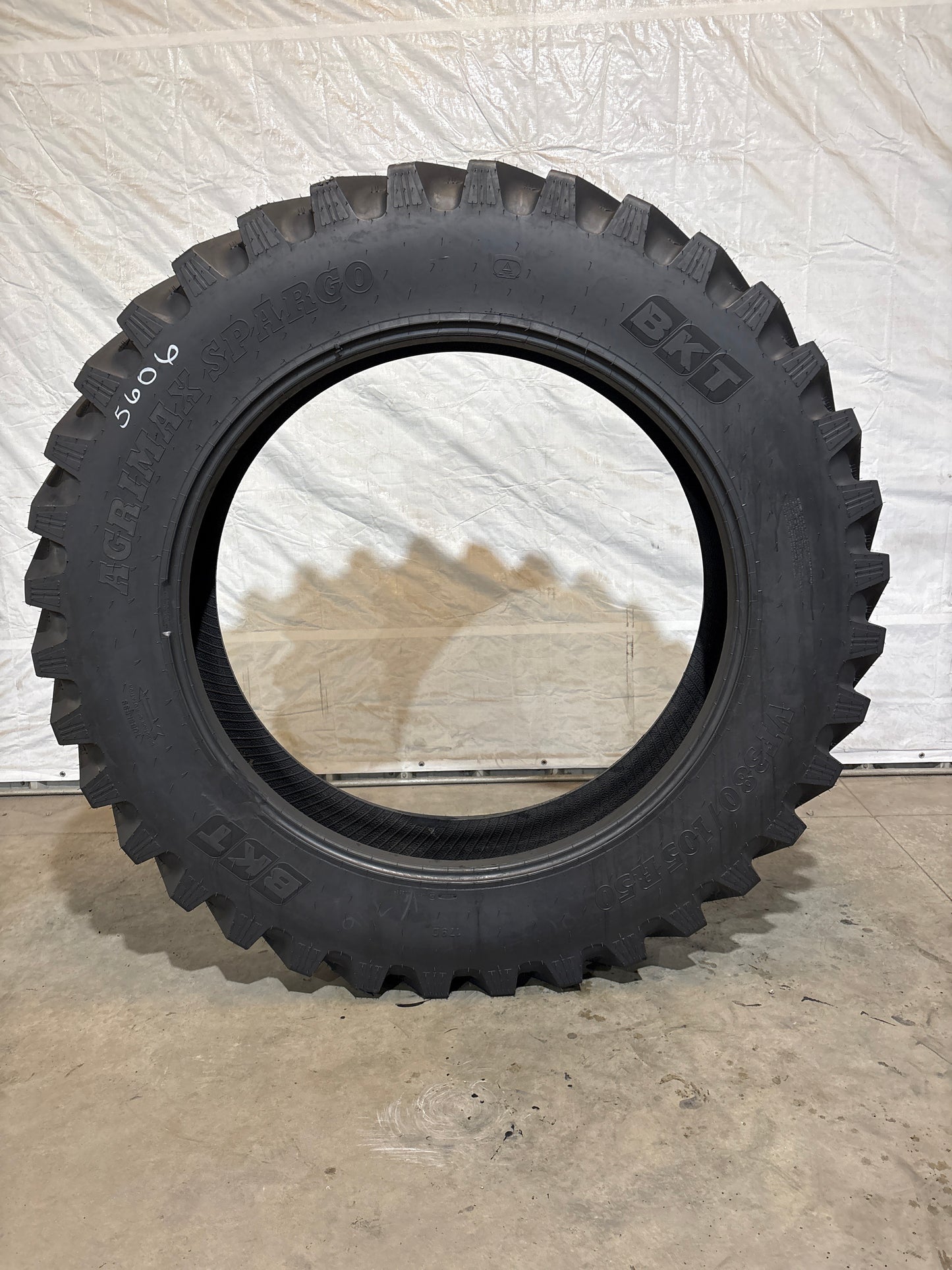 380/105R50 BKT AGRIMAX SPARGO #5606