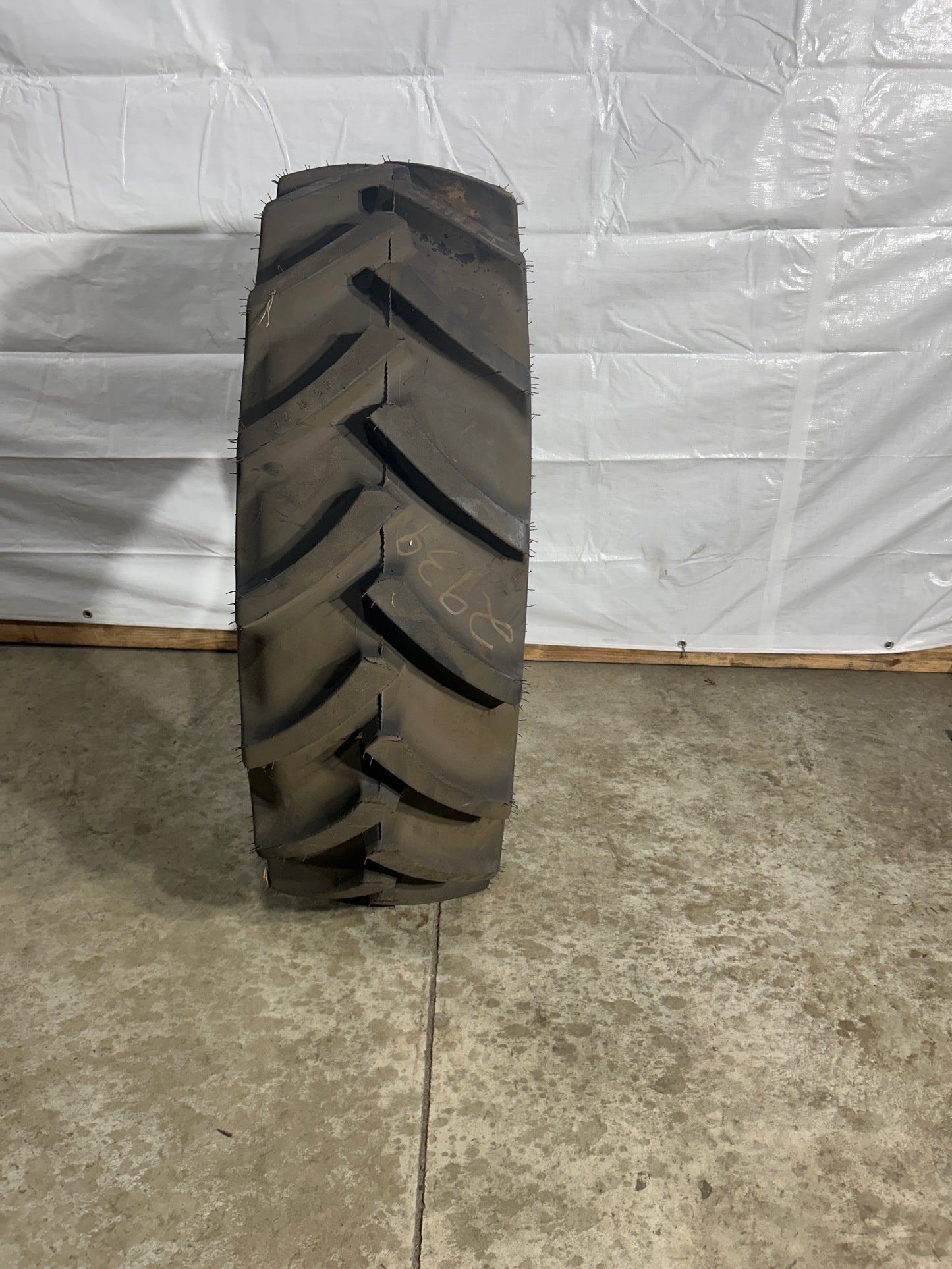 340/85R24 (13.6R24) MITAS AC85