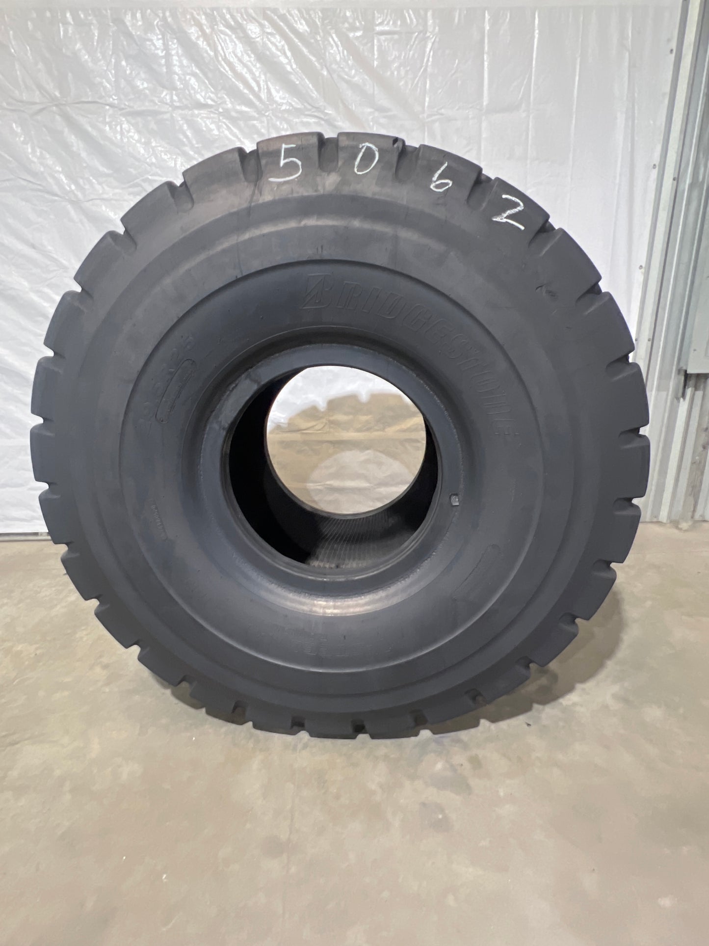 29.5R25 BRIDGESTONE VMT V-STEEL M TRACTION #5062